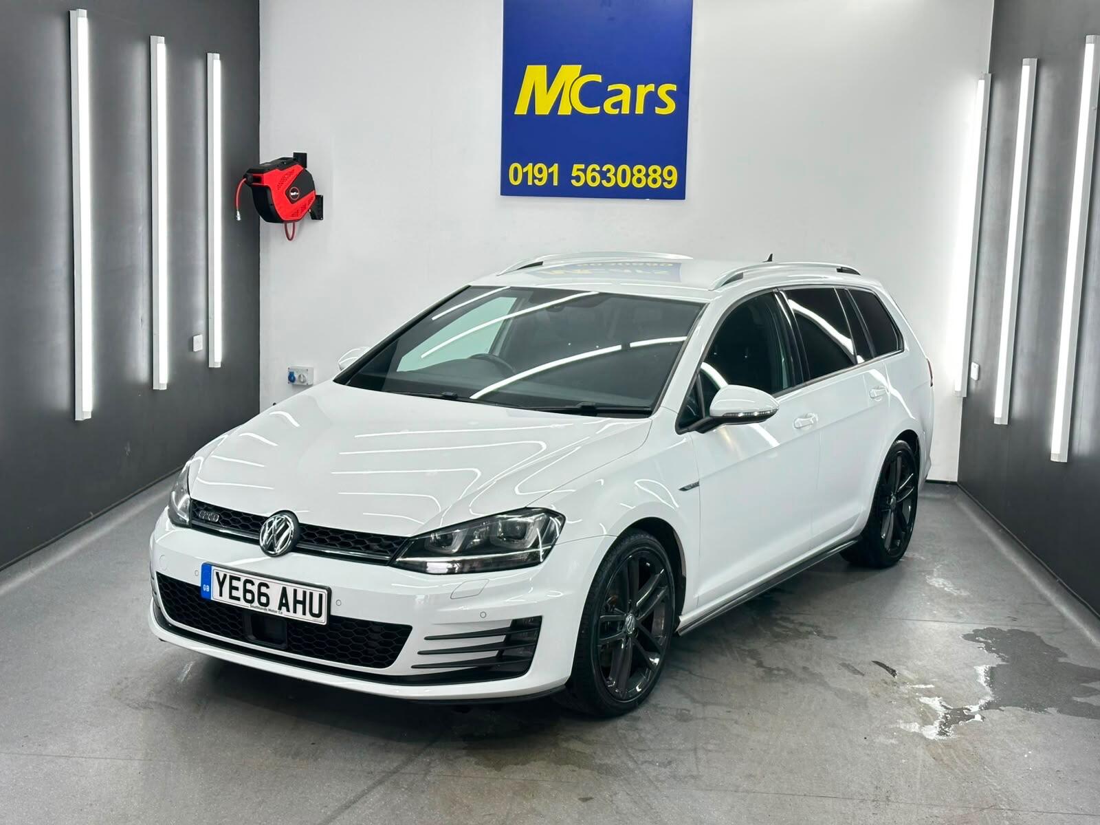 Volkswagen Golf view 4