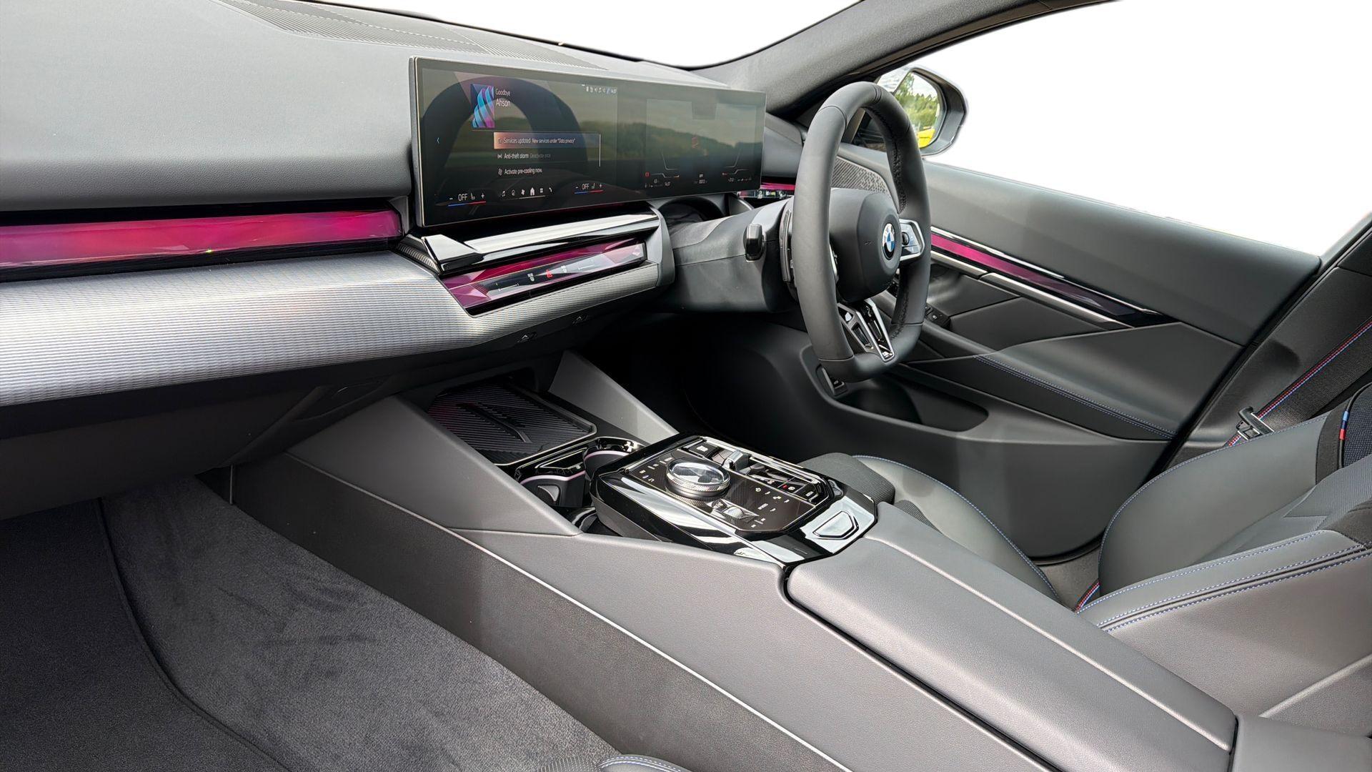 BMW 5 Series view 7
