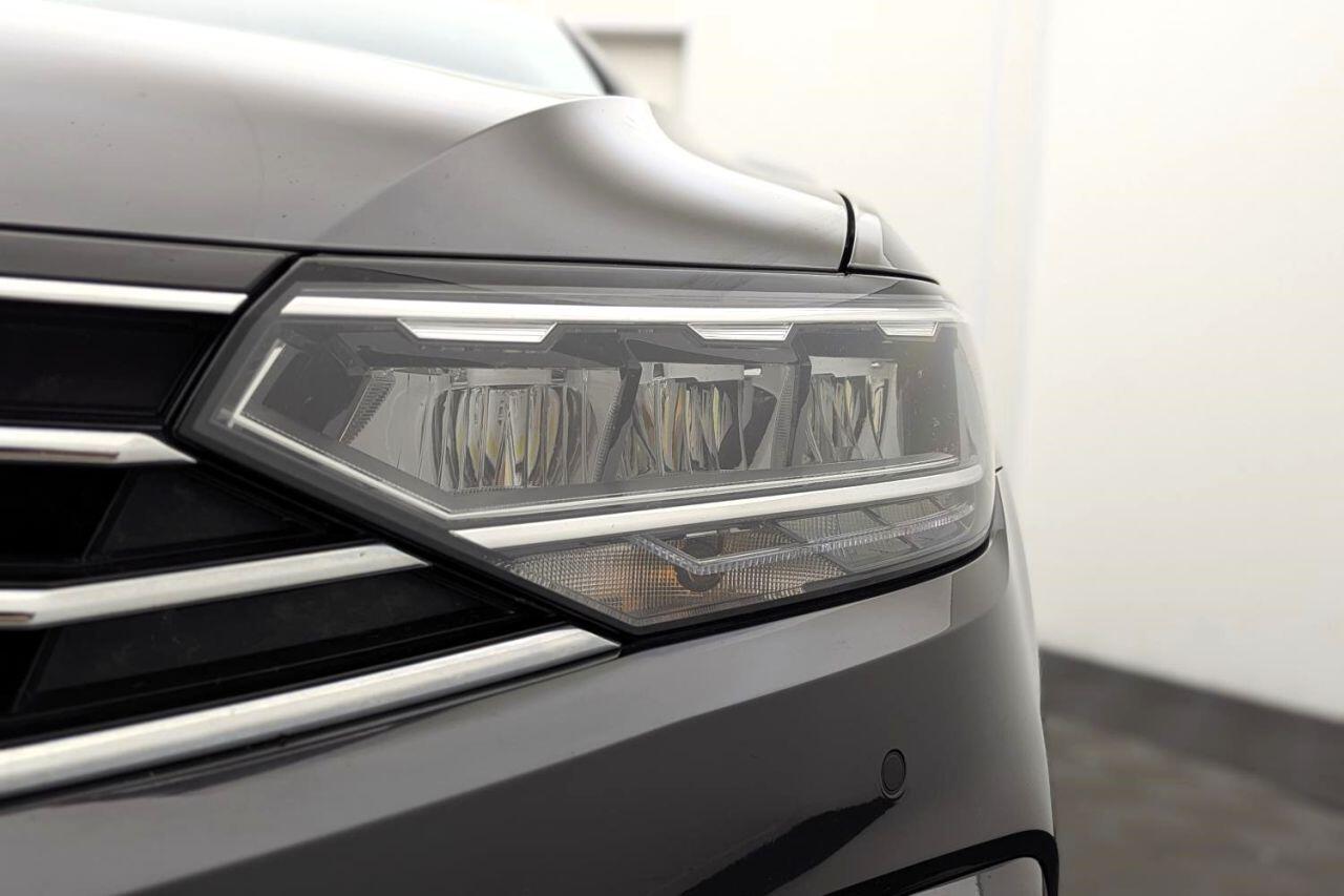 Volkswagen Passat view 46