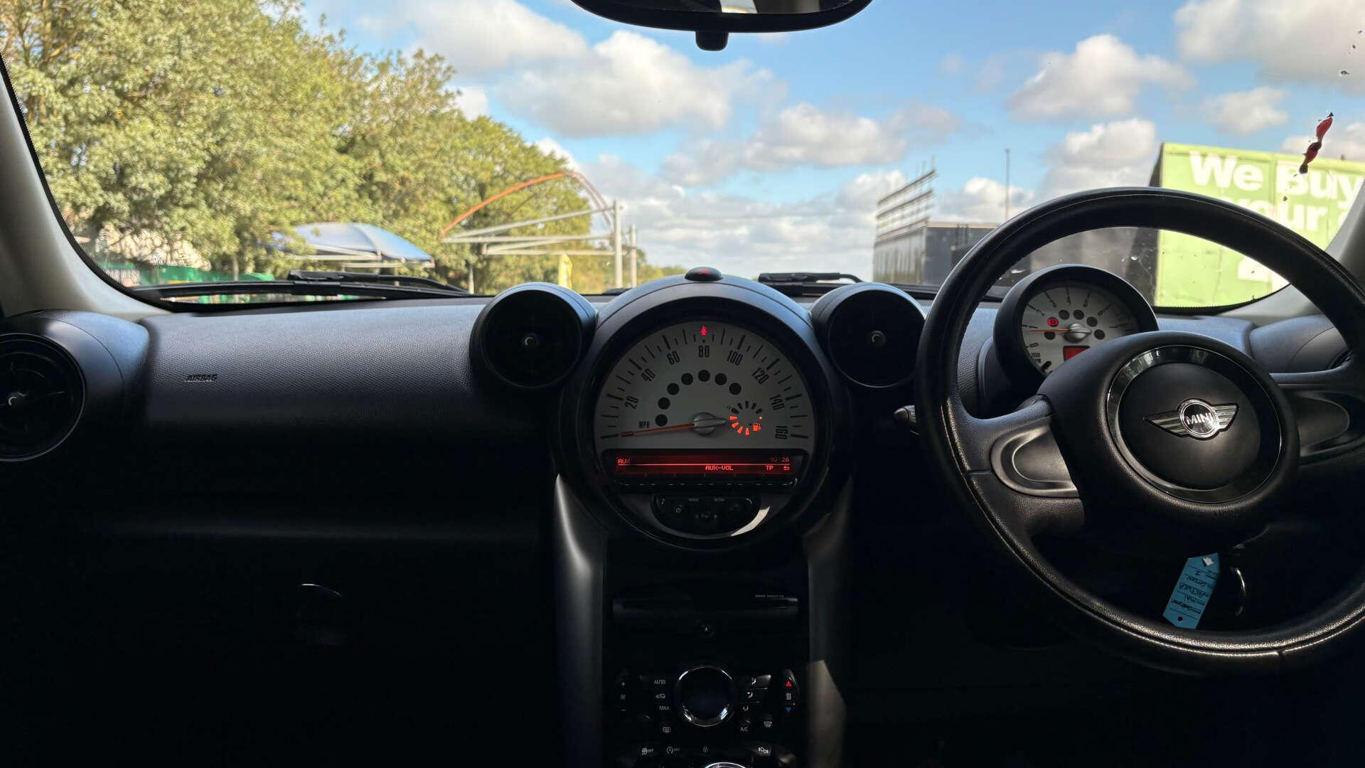 Mini Countryman view 26