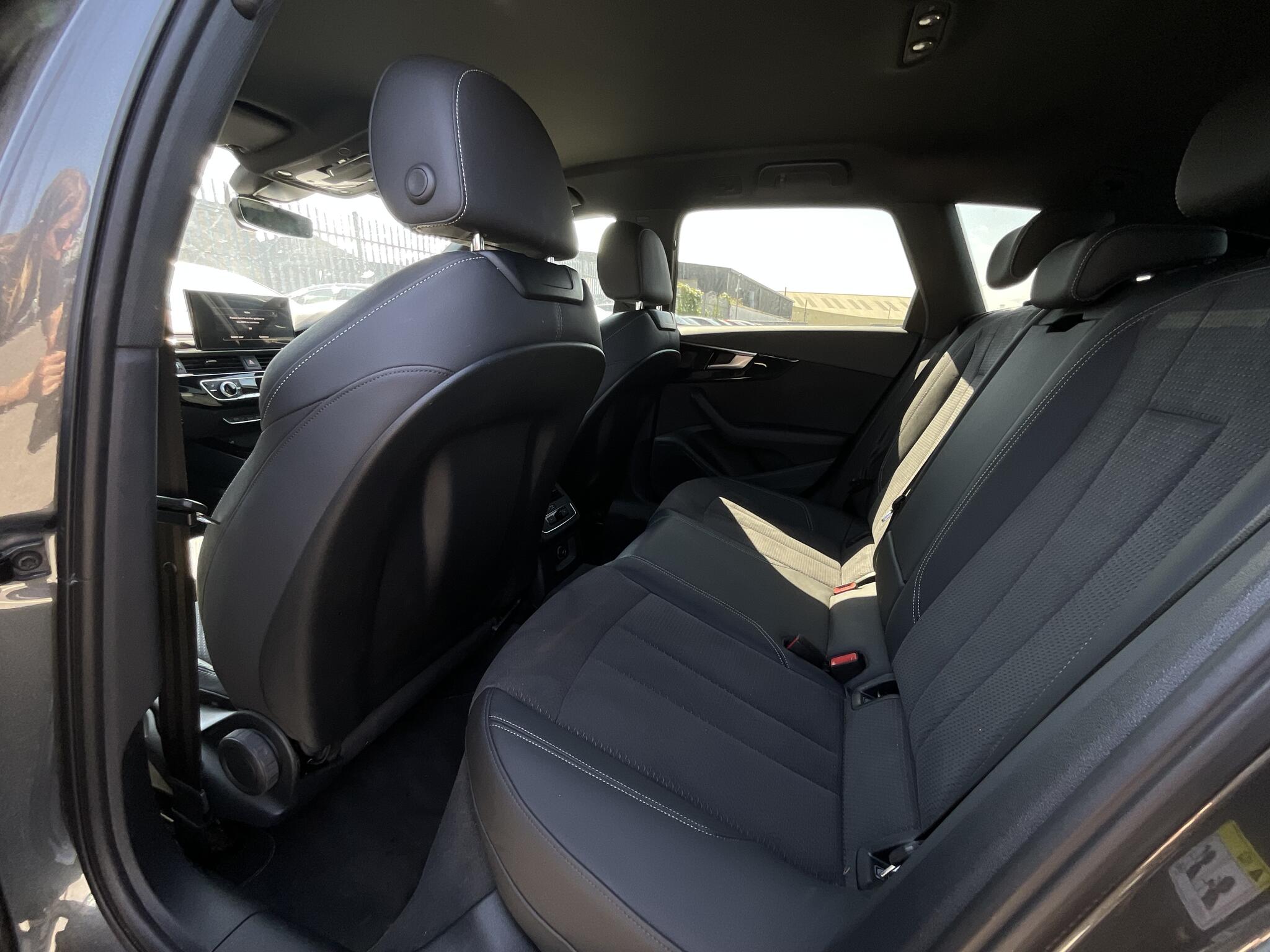Audi A4 Avant view 13