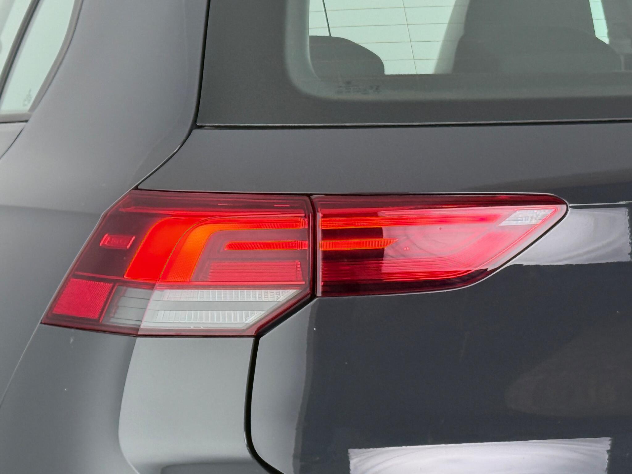 Volkswagen Golf view 6