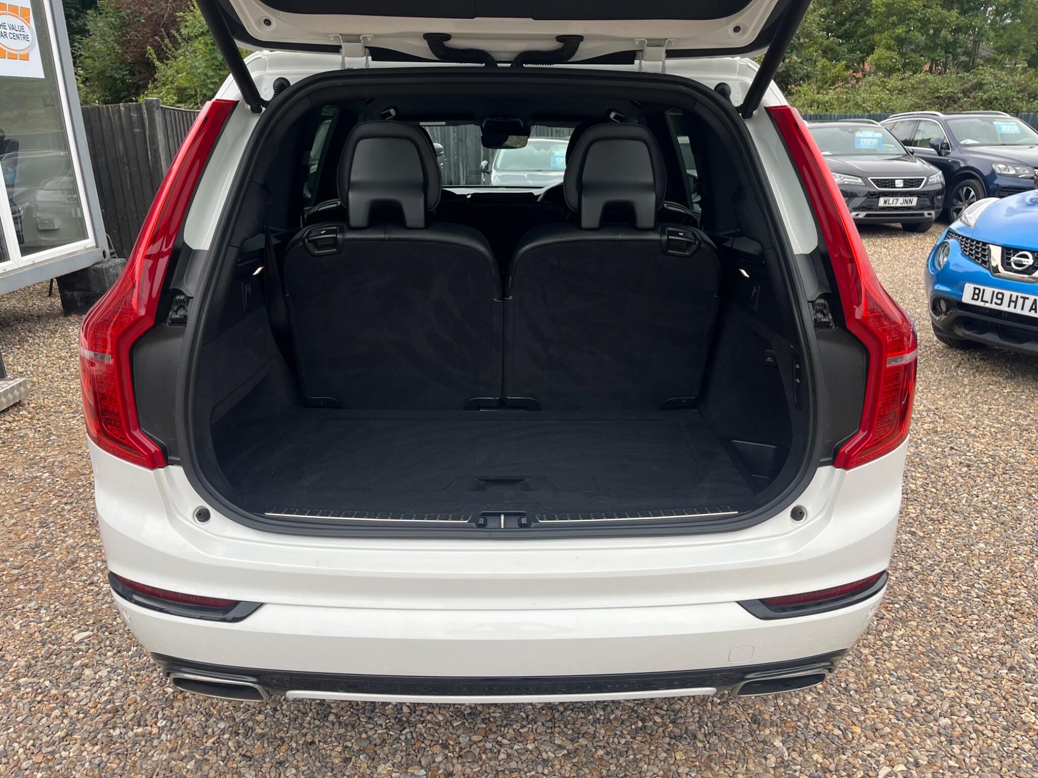 Volvo XC90 view 6