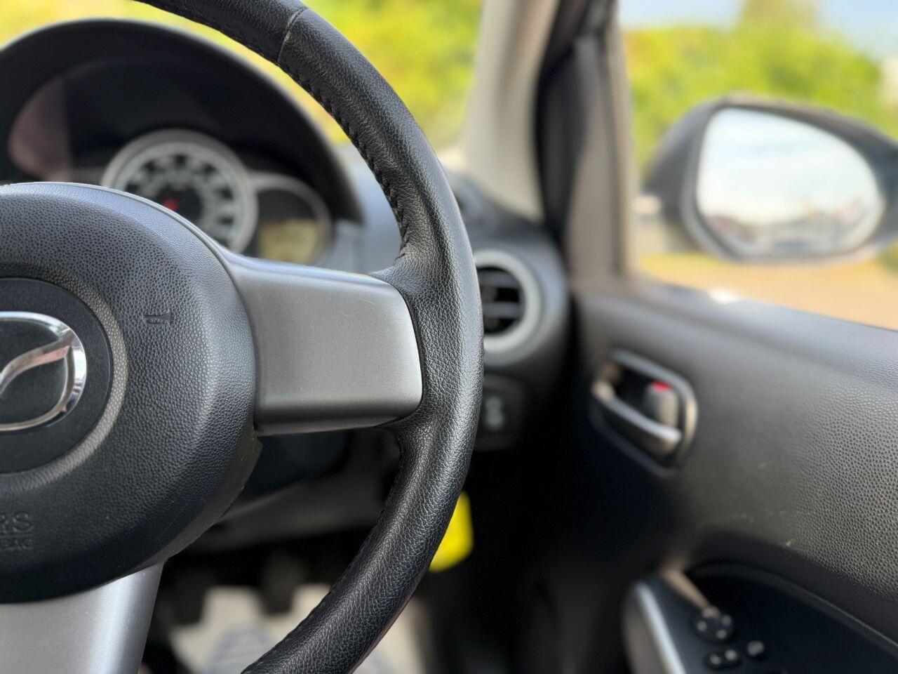 Mazda Mazda2 view 26