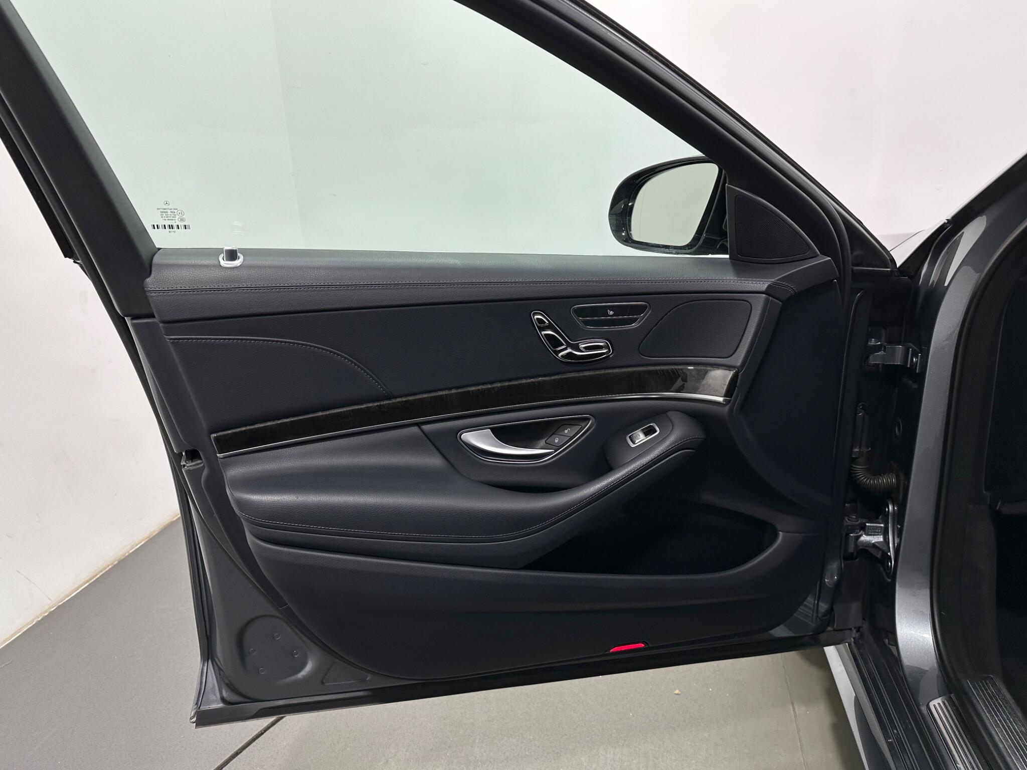 Mercedes-Benz S-Class view 38