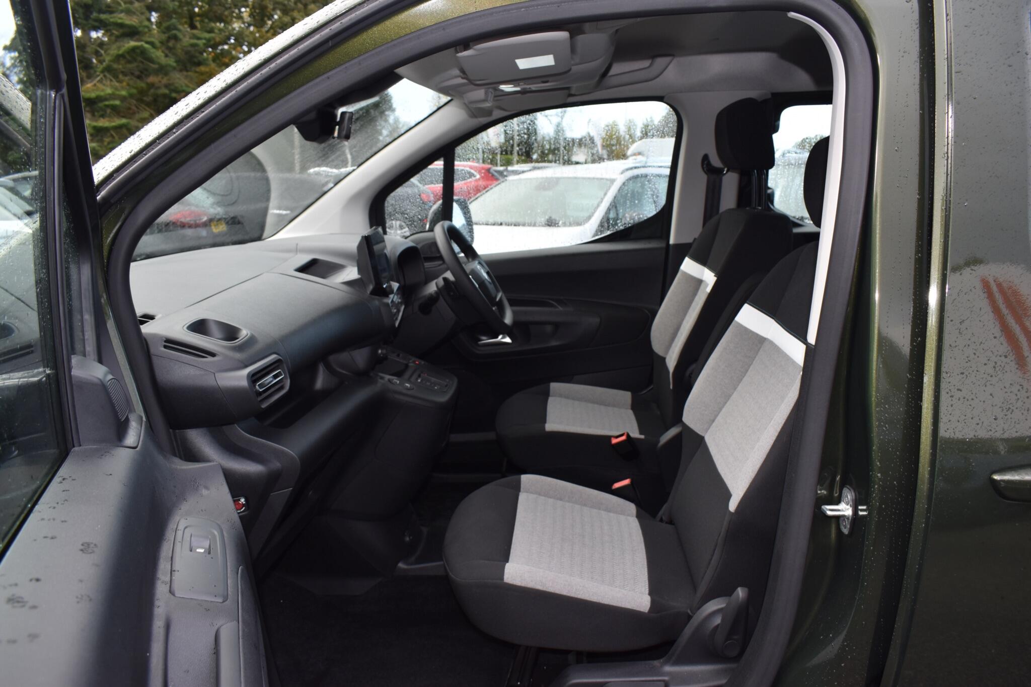 e-Berlingo - 52kWh PLUS XL Auto 5dr (7.4kW Charger) - Image 4