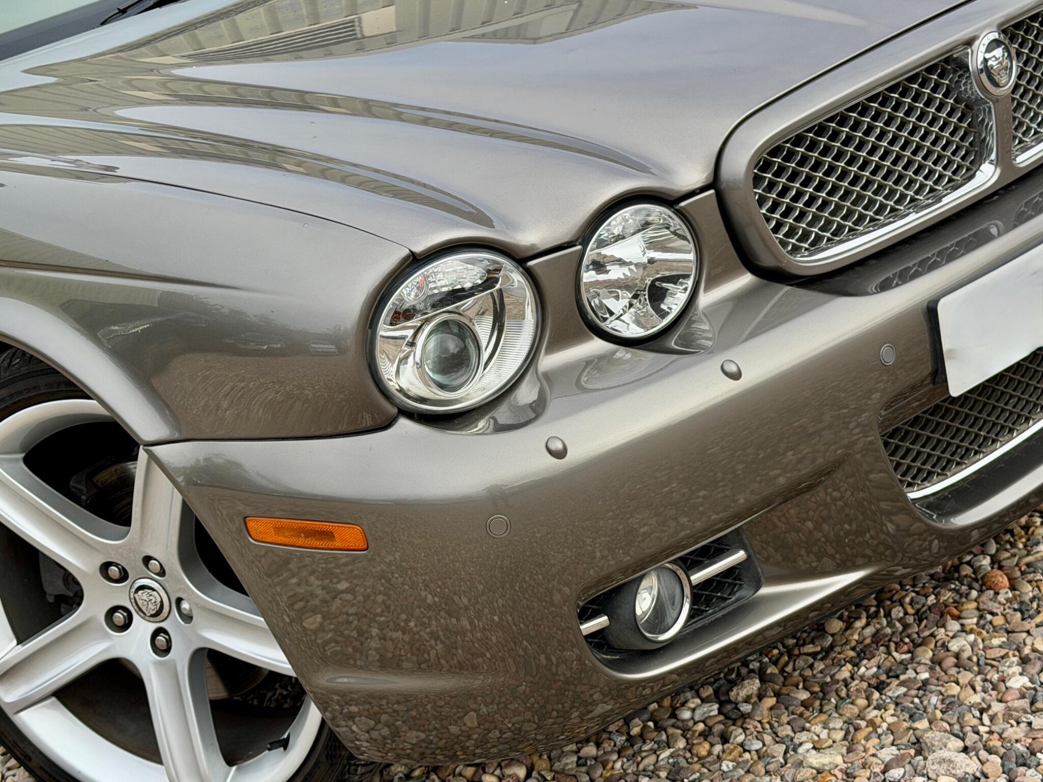 Jaguar XJ view 16