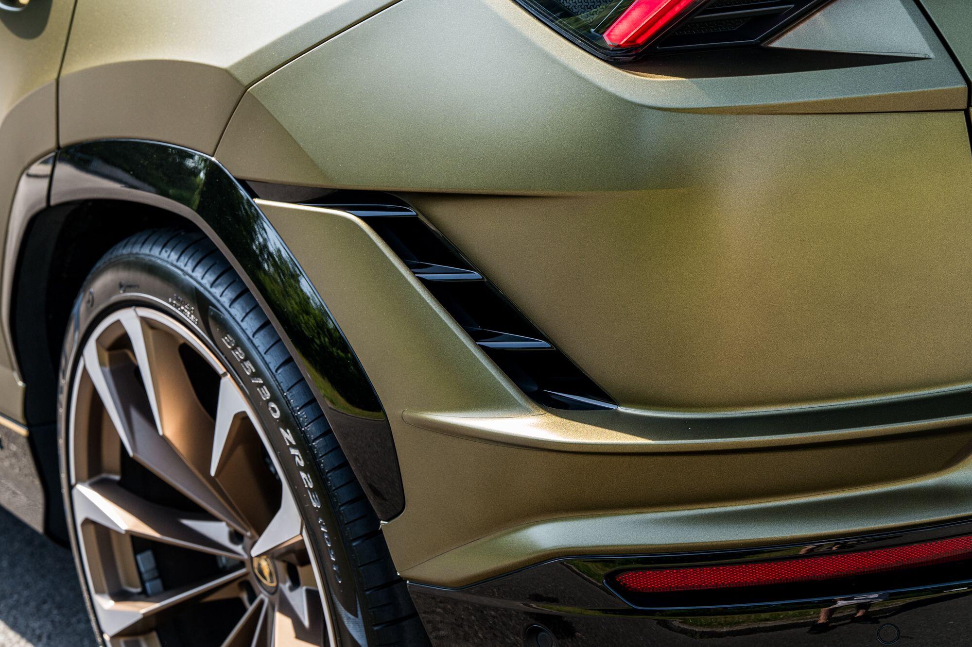 Lamborghini Urus view 31
