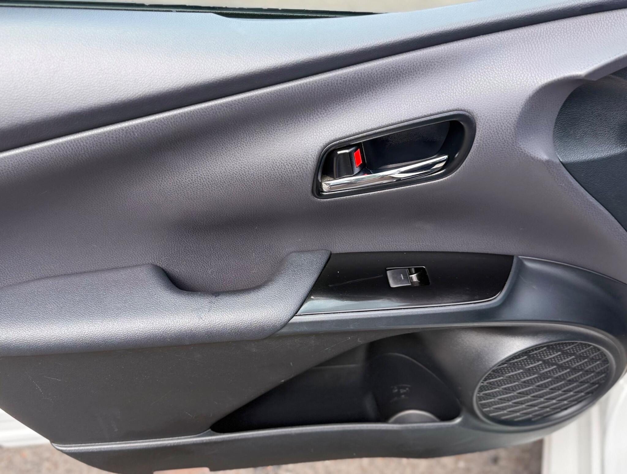 Toyota Prius view 17