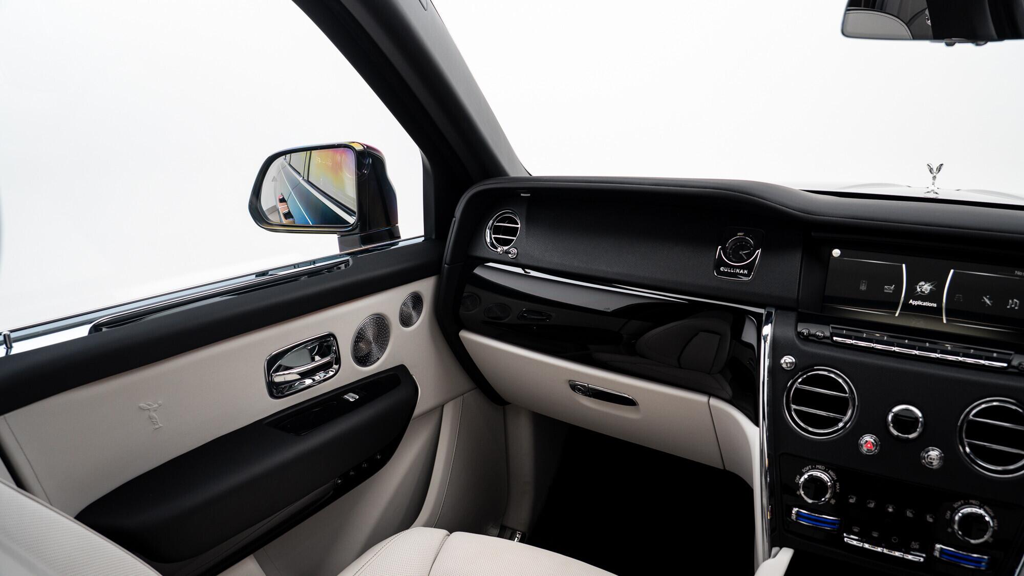 Rolls-Royce Cullinan view 37