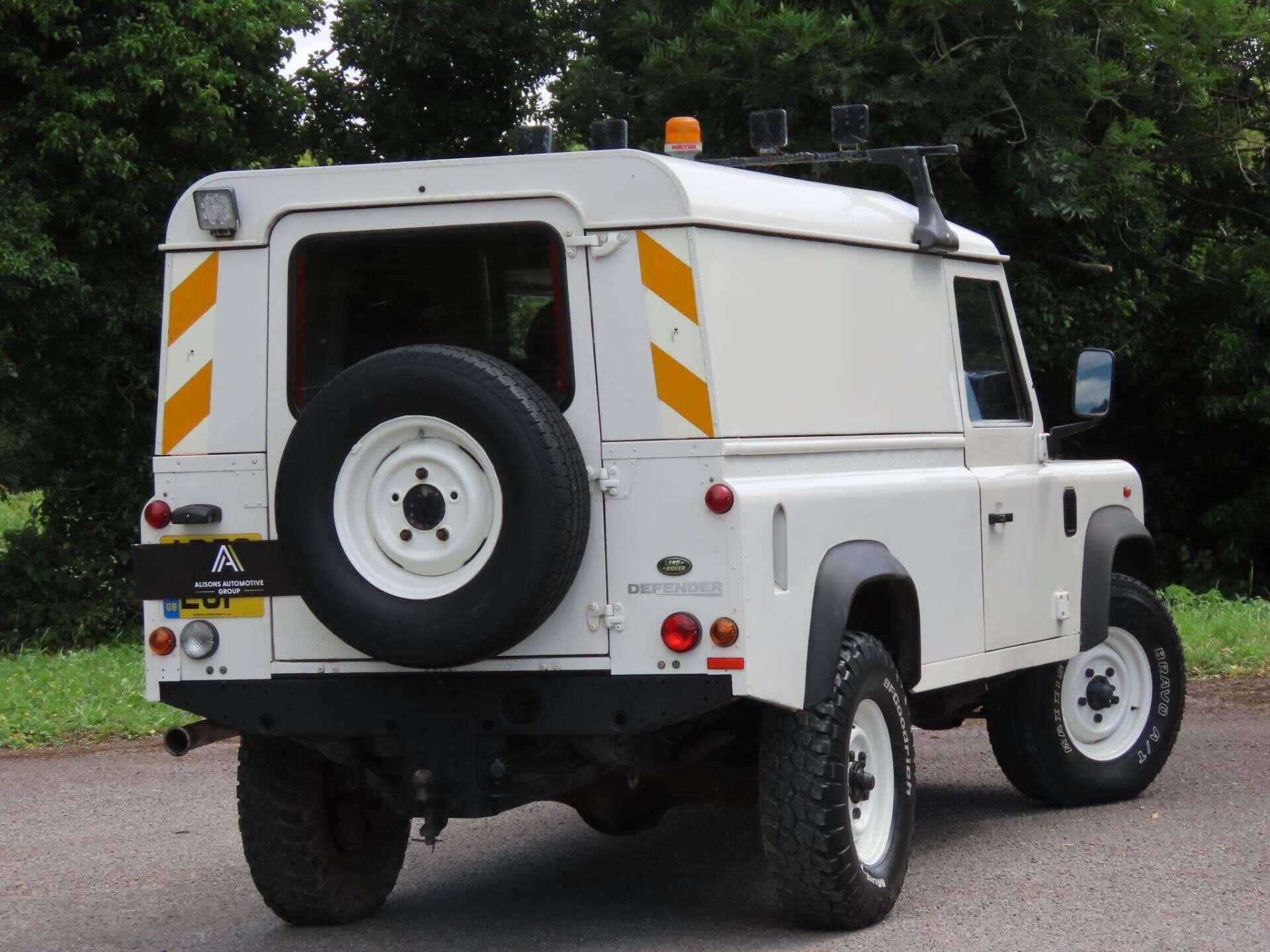 Land Rover Defender view 4