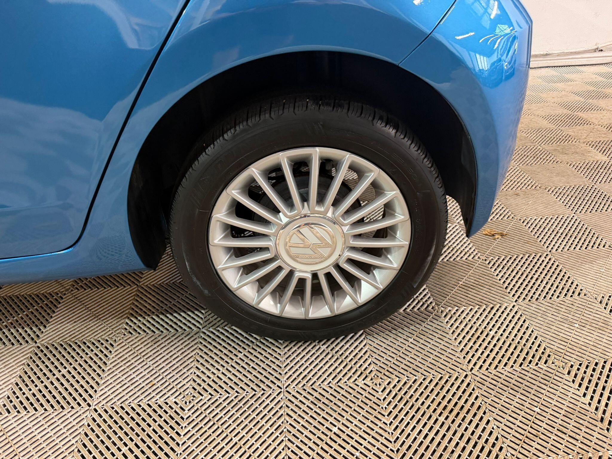 Volkswagen Up! view 13