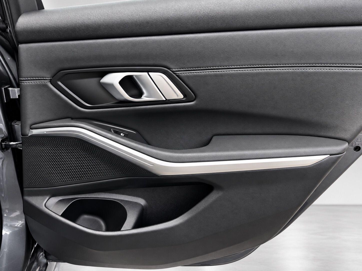 BMW 3 Series view 30