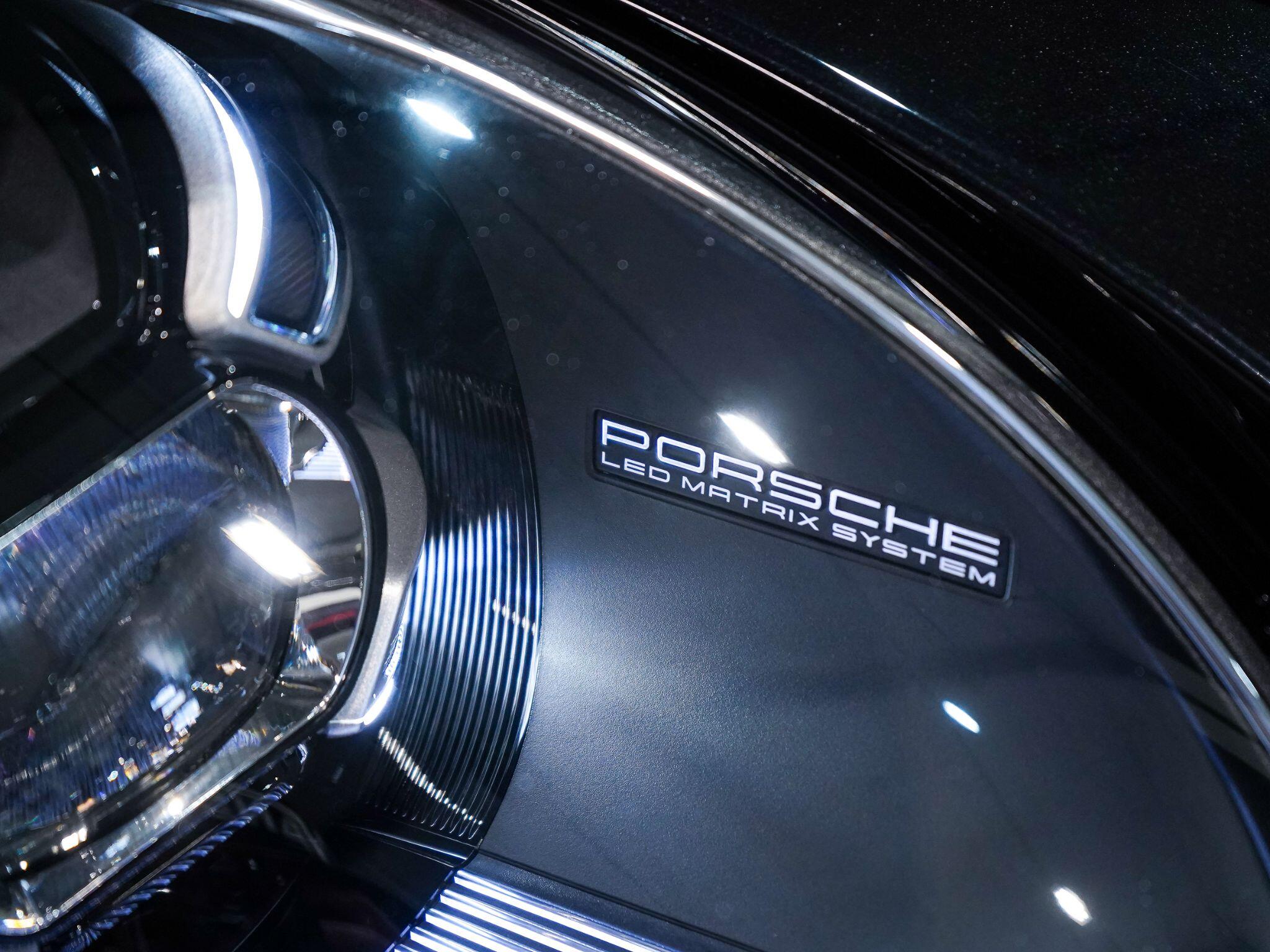 Porsche 911 view 49