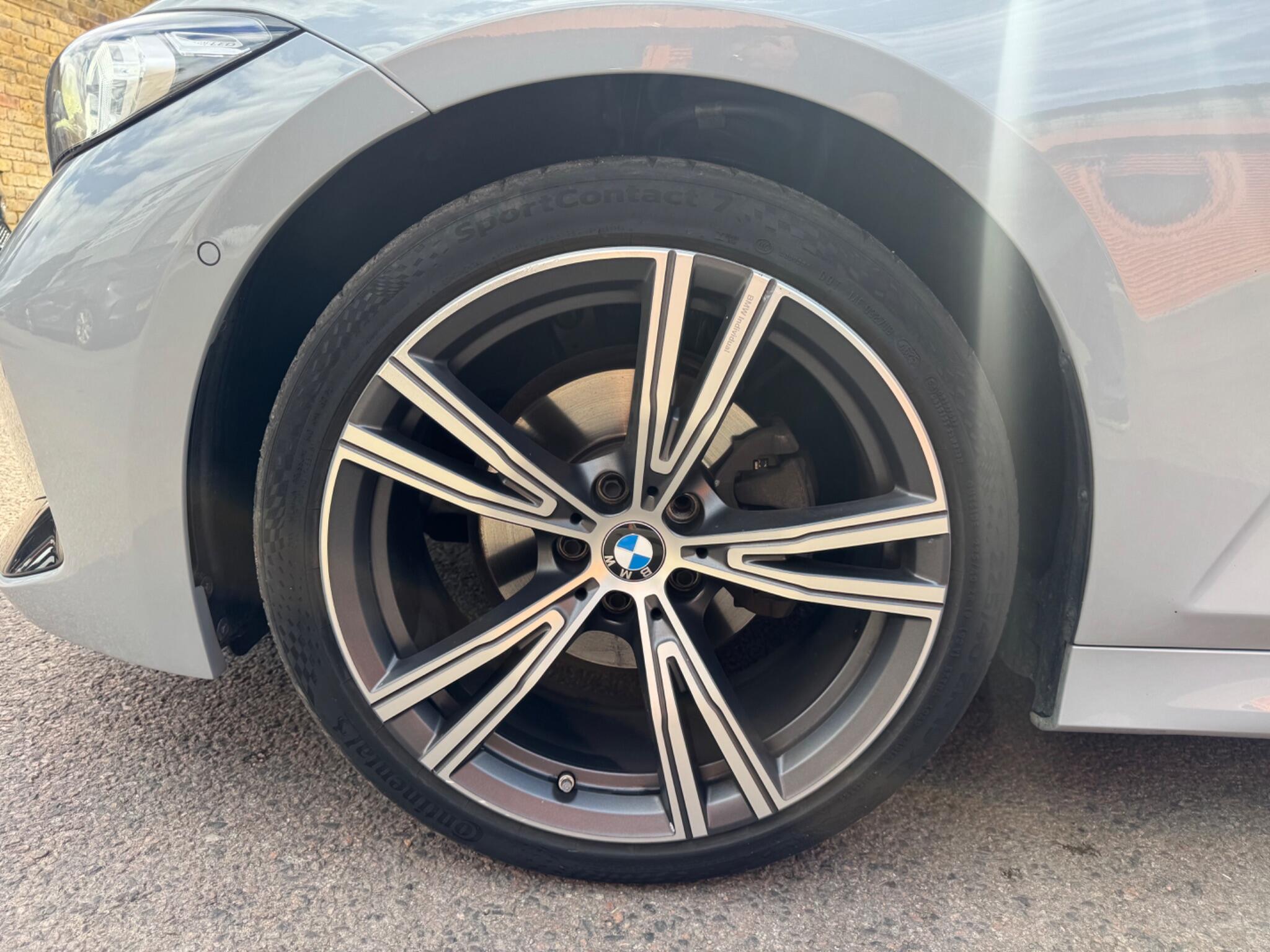 BMW 3 Series view 29