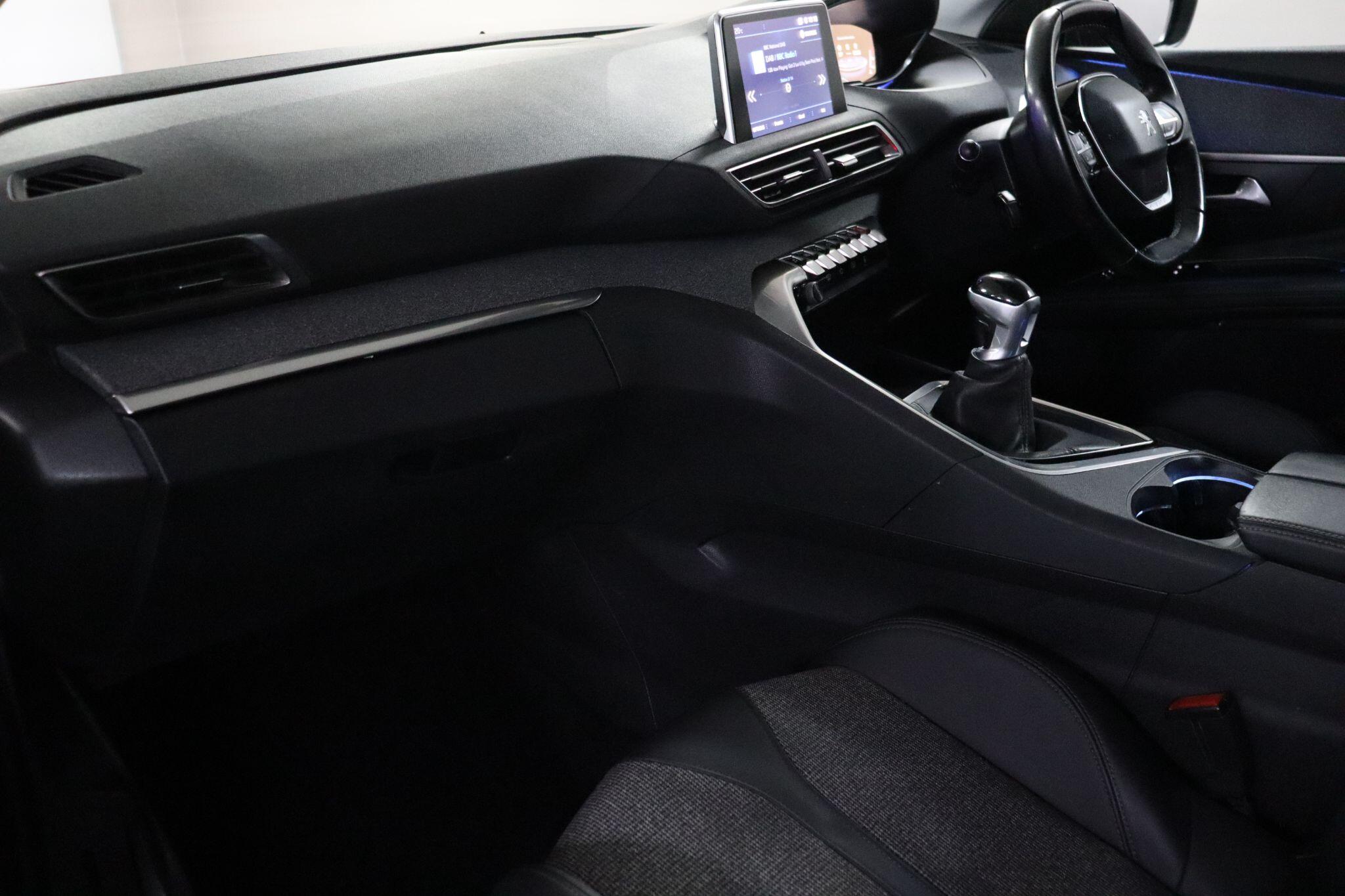 Peugeot 3008 view 34
