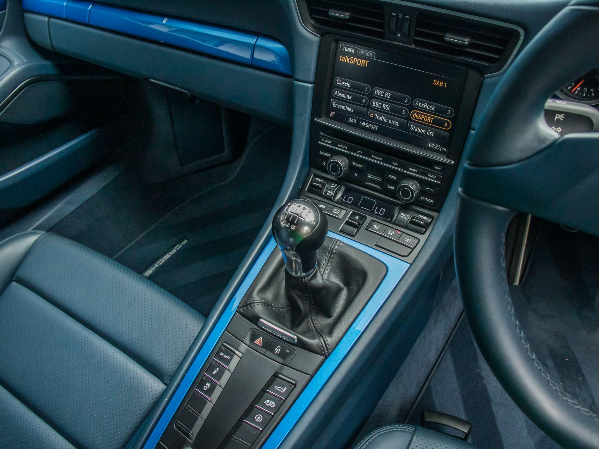 Porsche 911 view 21