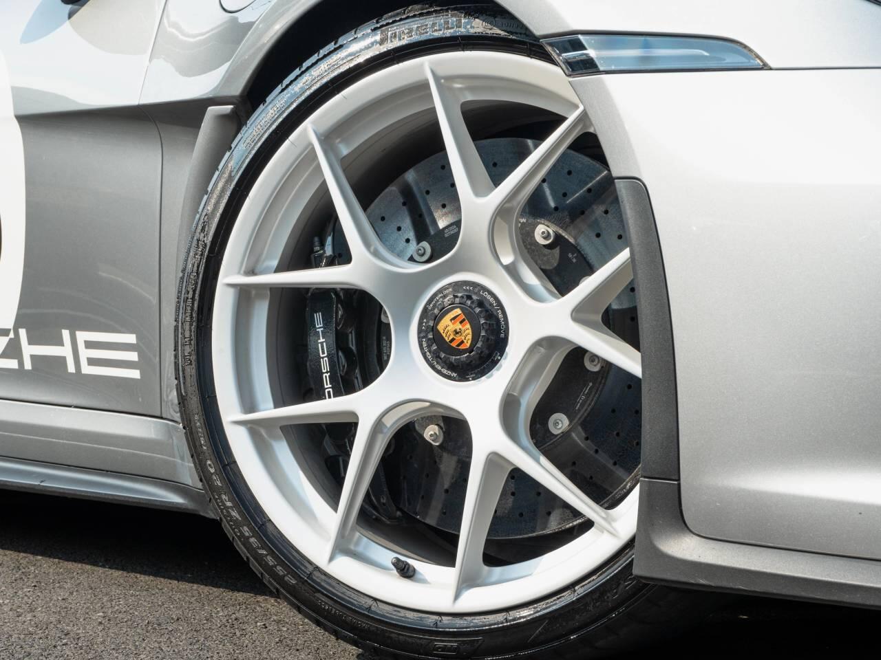 Porsche 911 view 52
