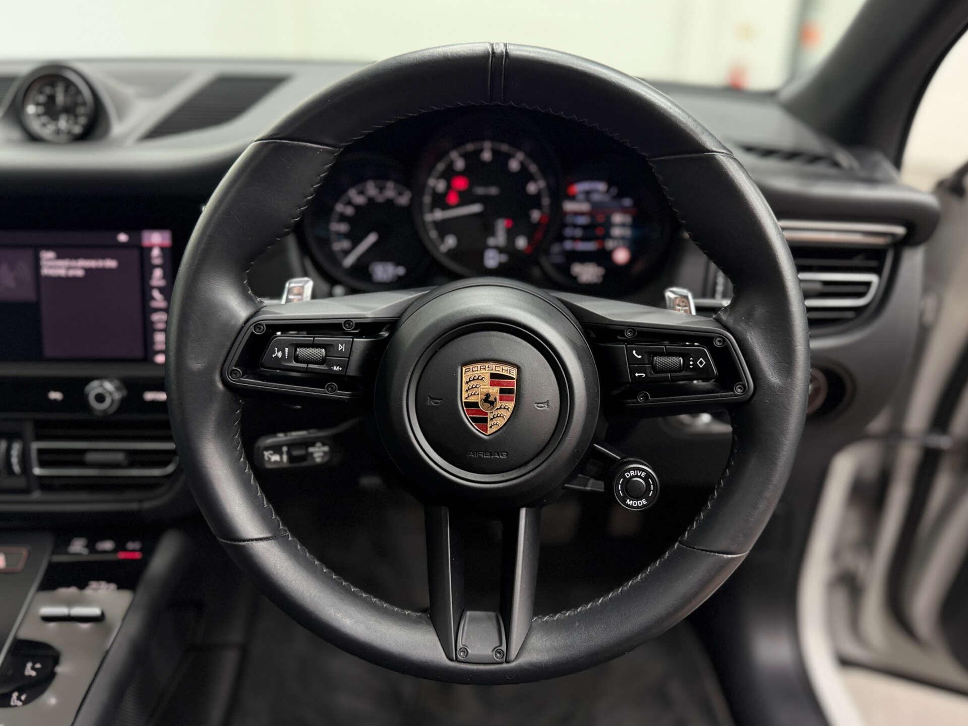 Porsche Macan view 21