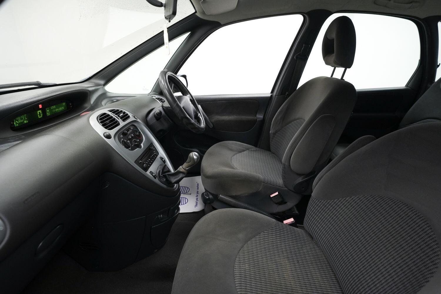 Citroen Xsara Picasso view 23