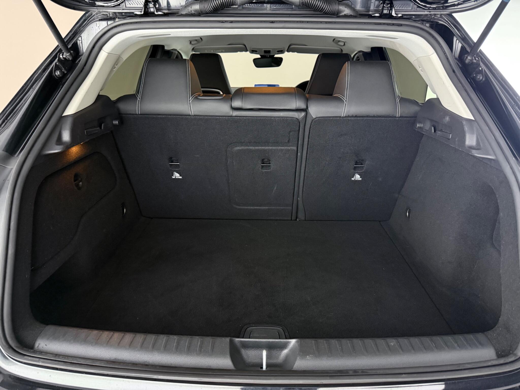 Mercedes-Benz GLA view 10