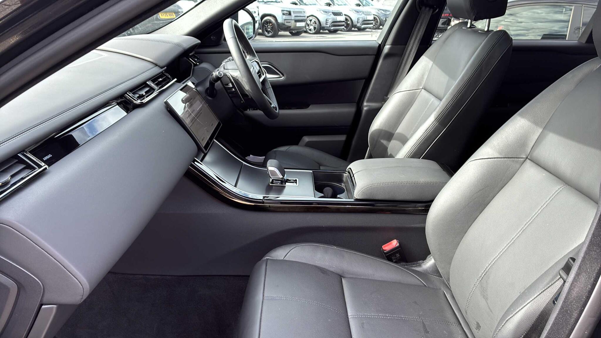 Land Rover Range Rover Velar view 3