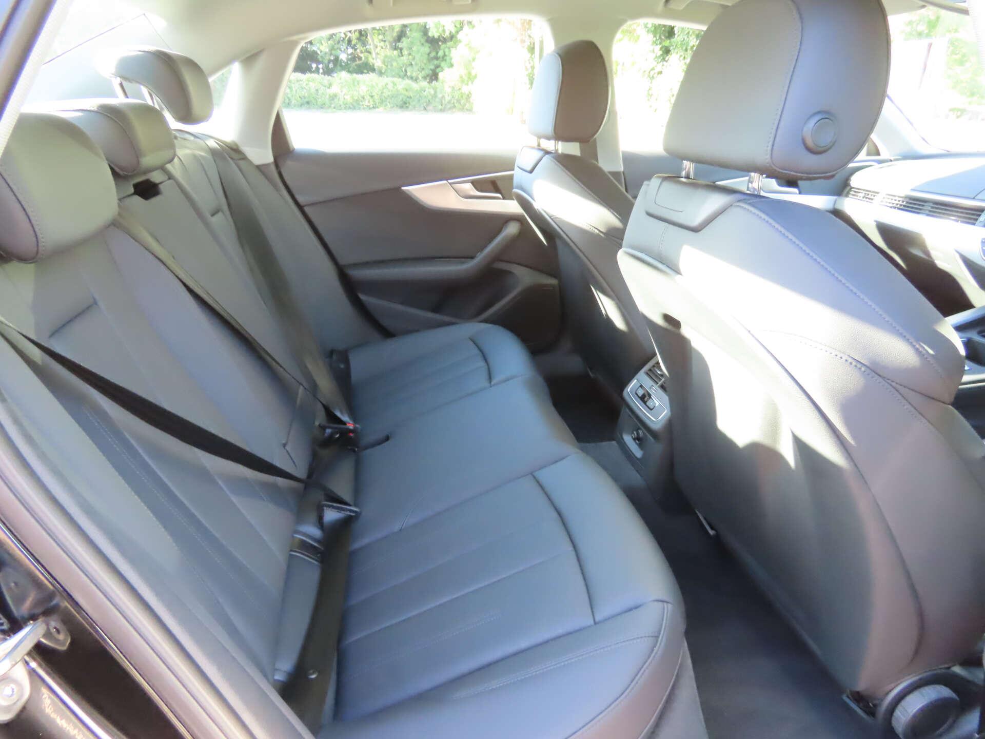 Audi A4 view 9