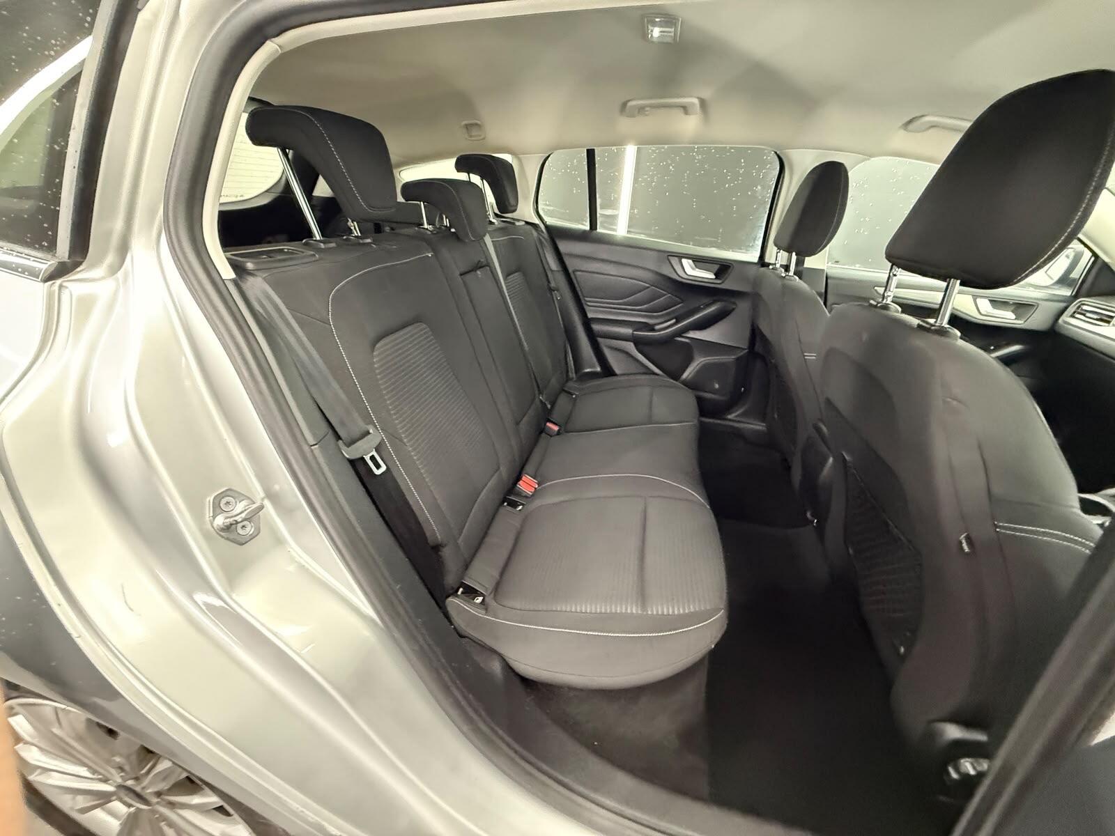 Ford Focus view 23