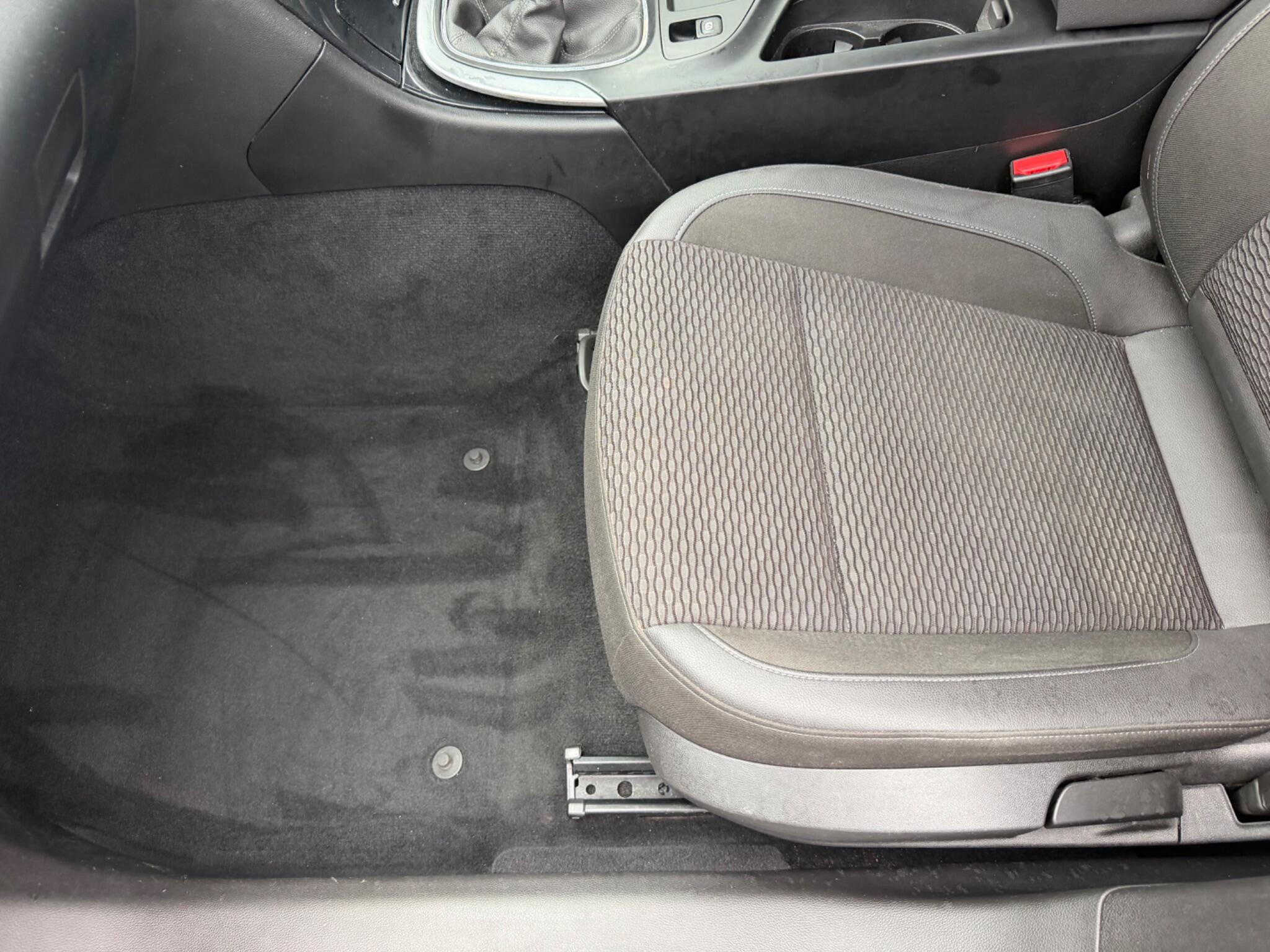 Vauxhall Insignia view 17