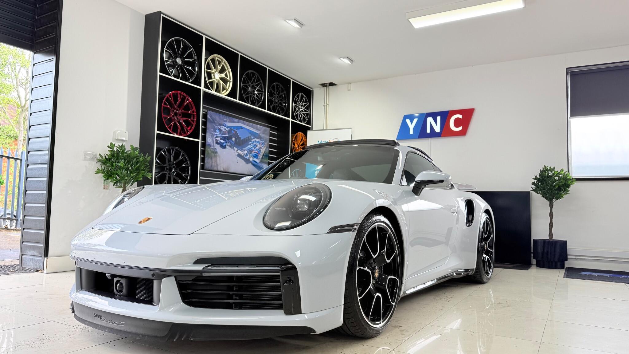 Porsche 911 view 76