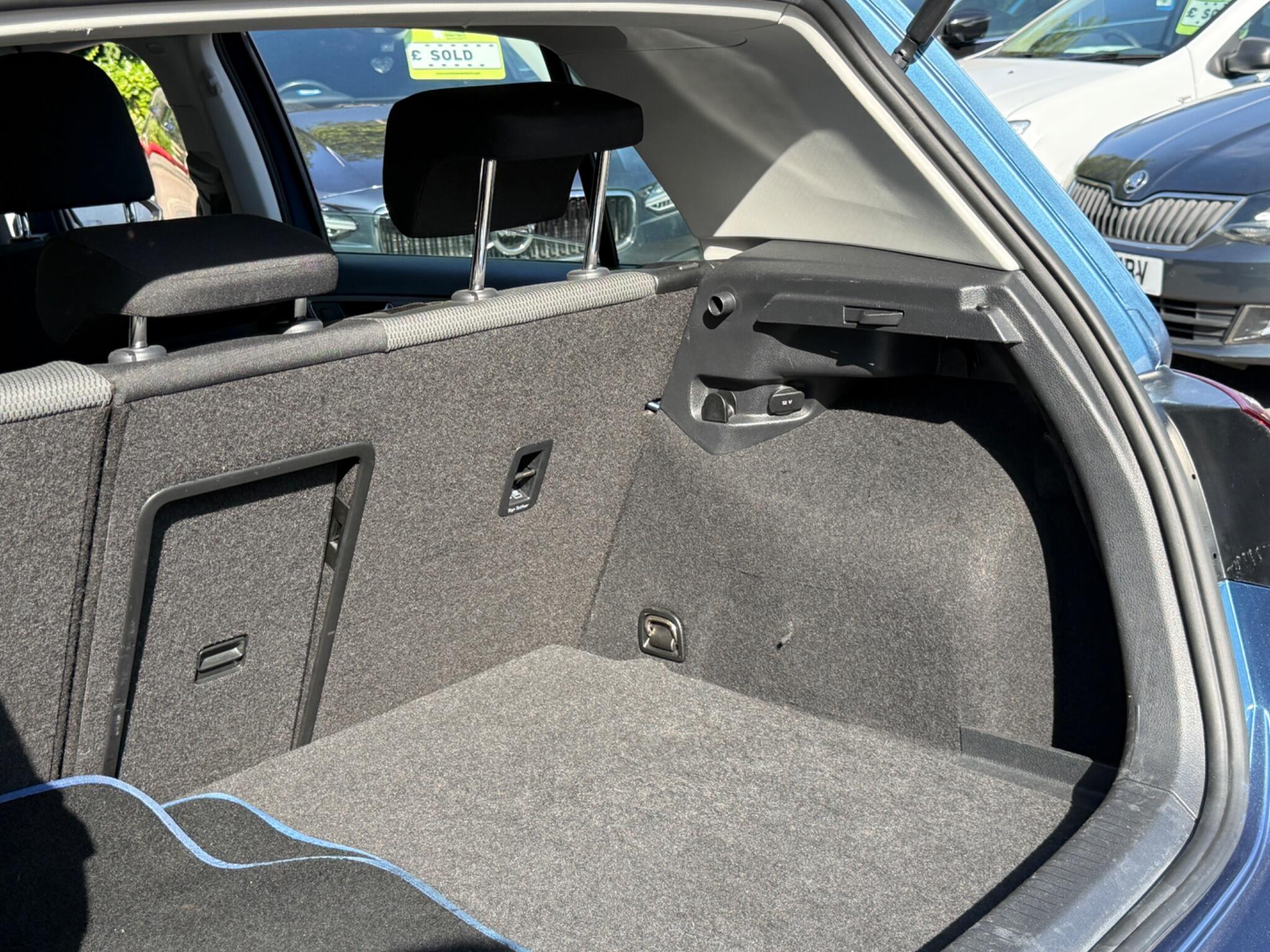 Volkswagen Golf - Image 41