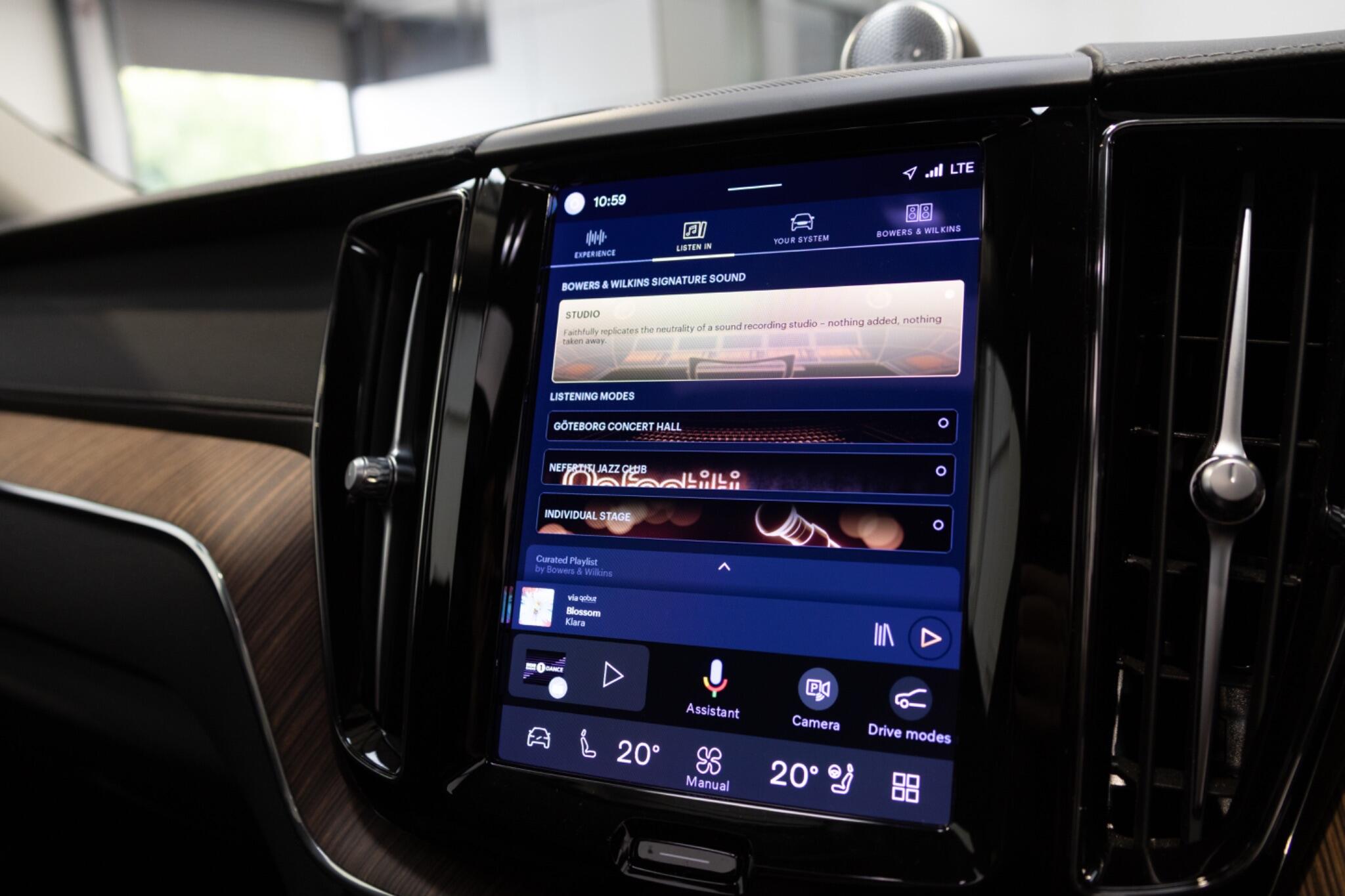 Volvo XC60 view 23