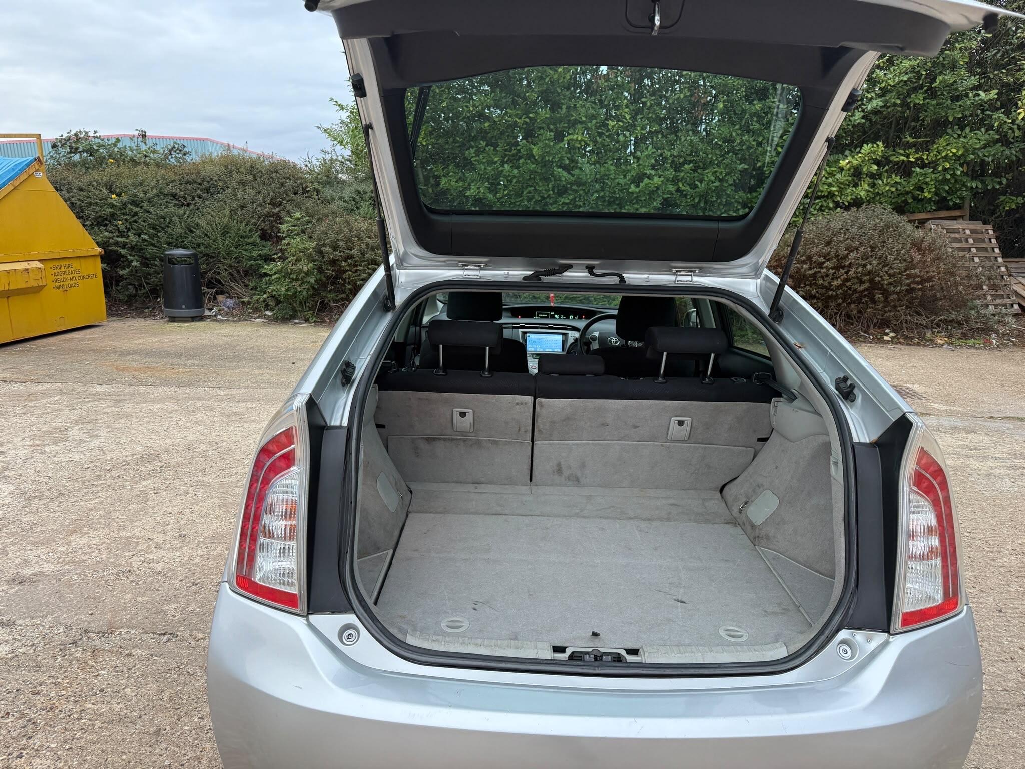 Toyota Prius view 11