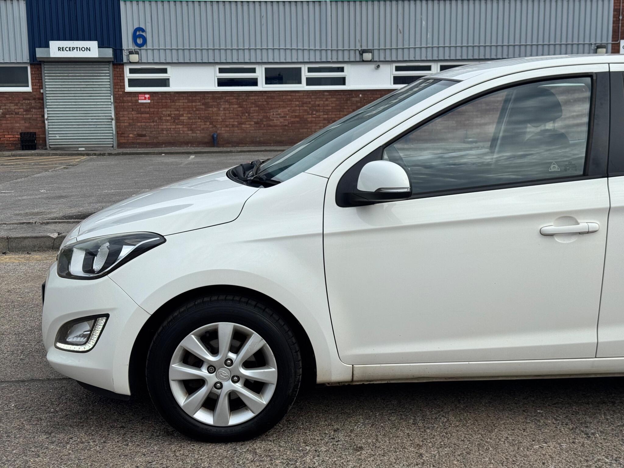 Hyundai i20 view 8
