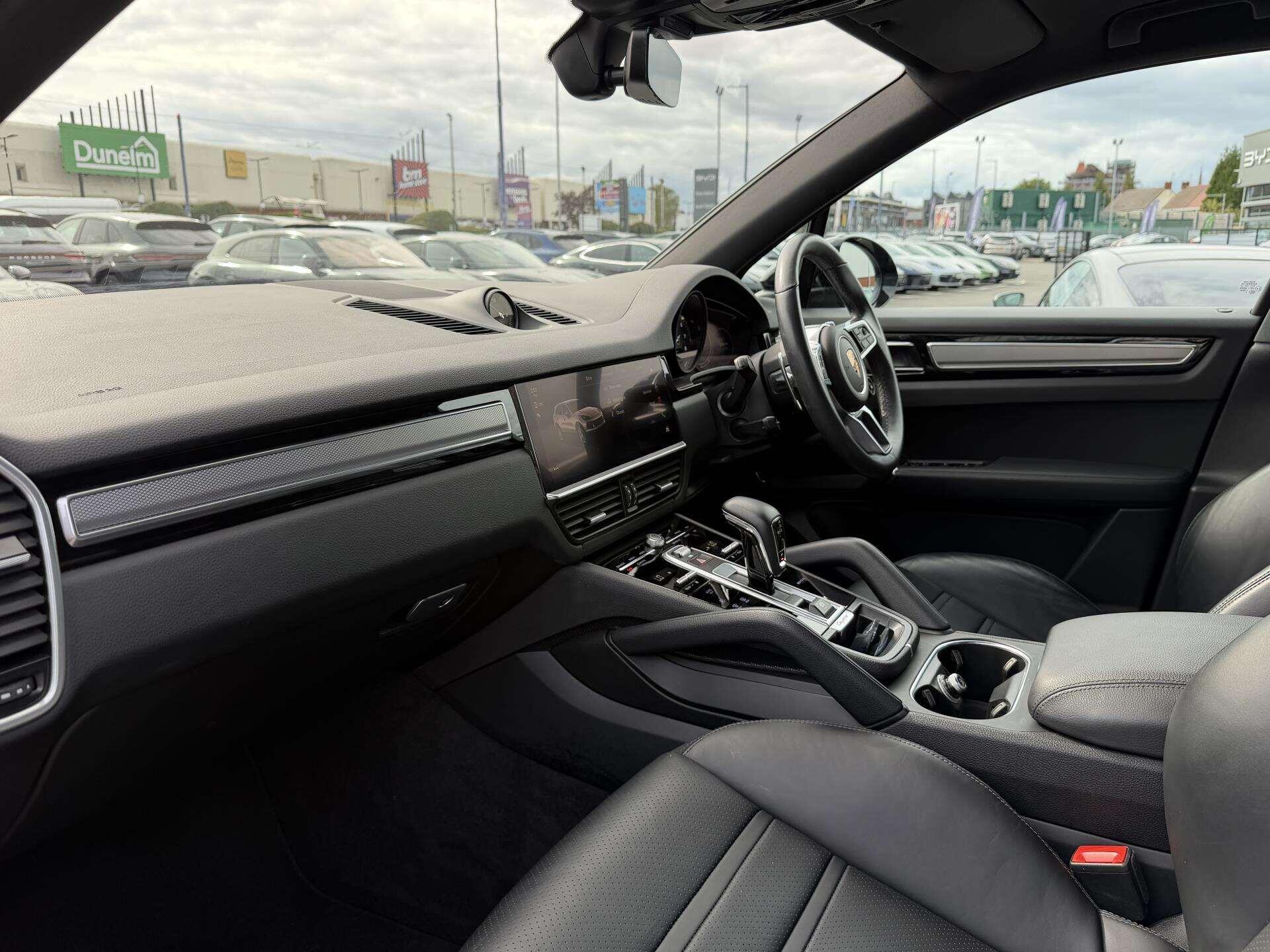 Porsche Cayenne view 5
