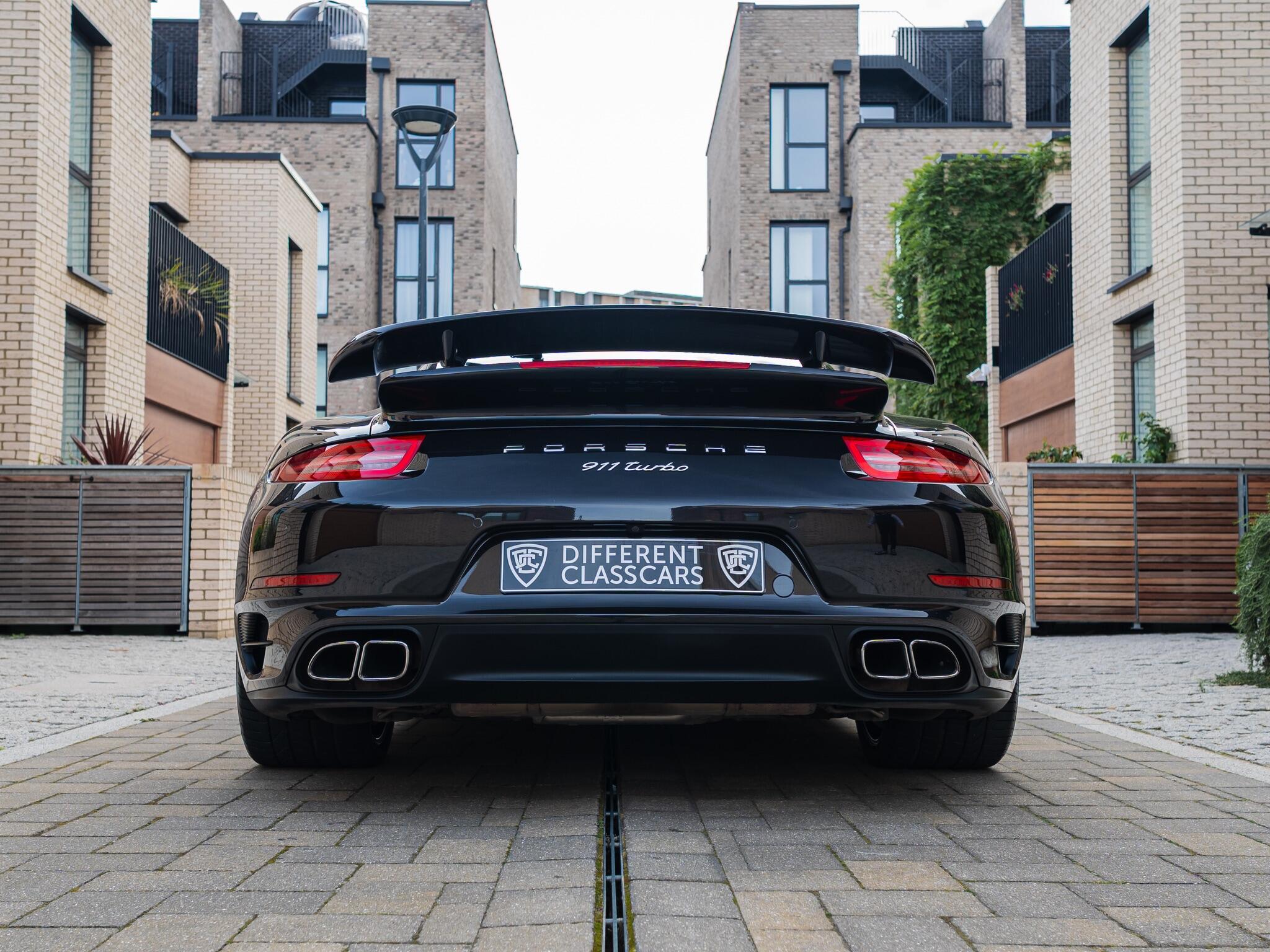 Porsche 911 view 6