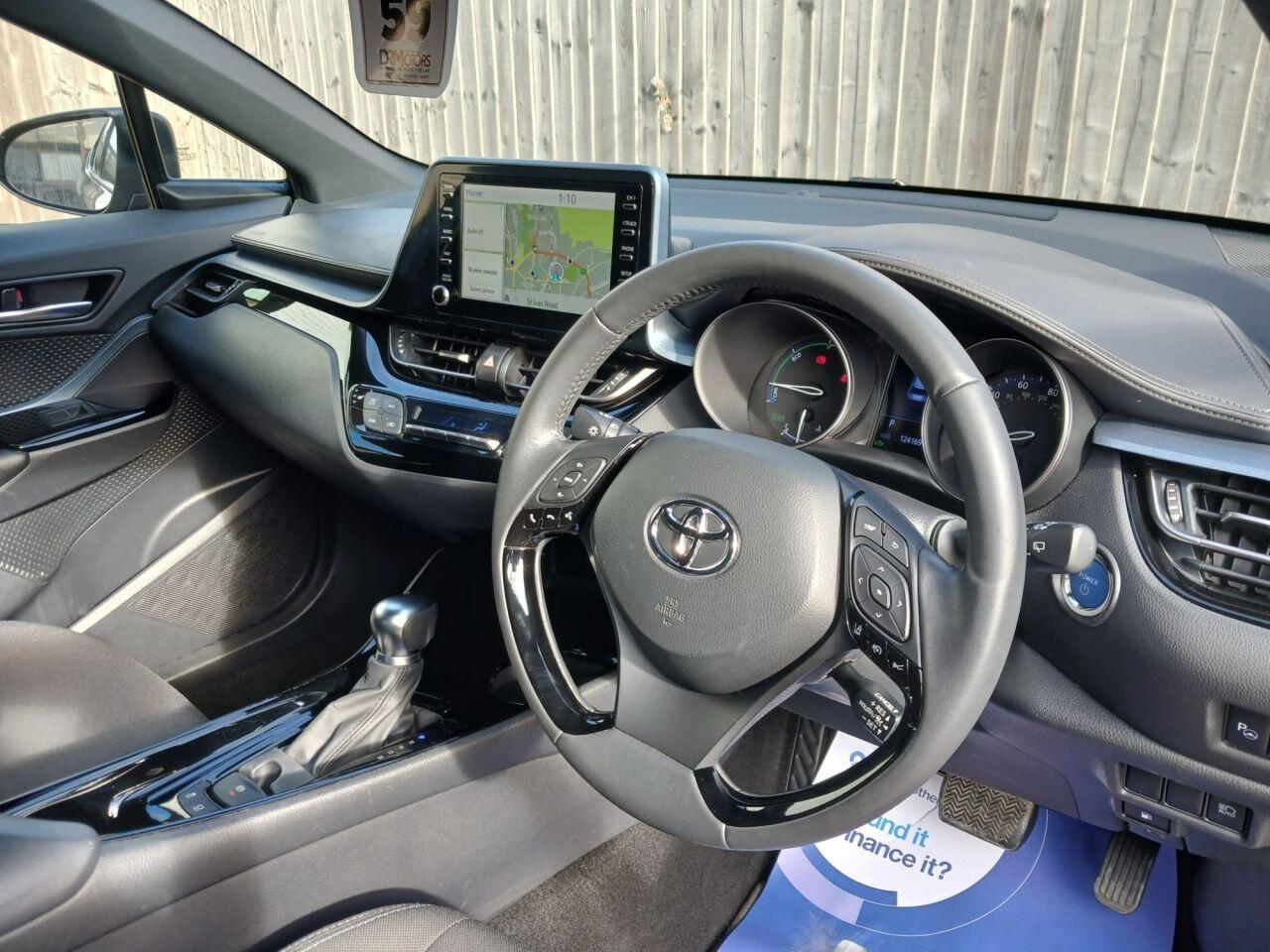 Toyota C-HR view 41