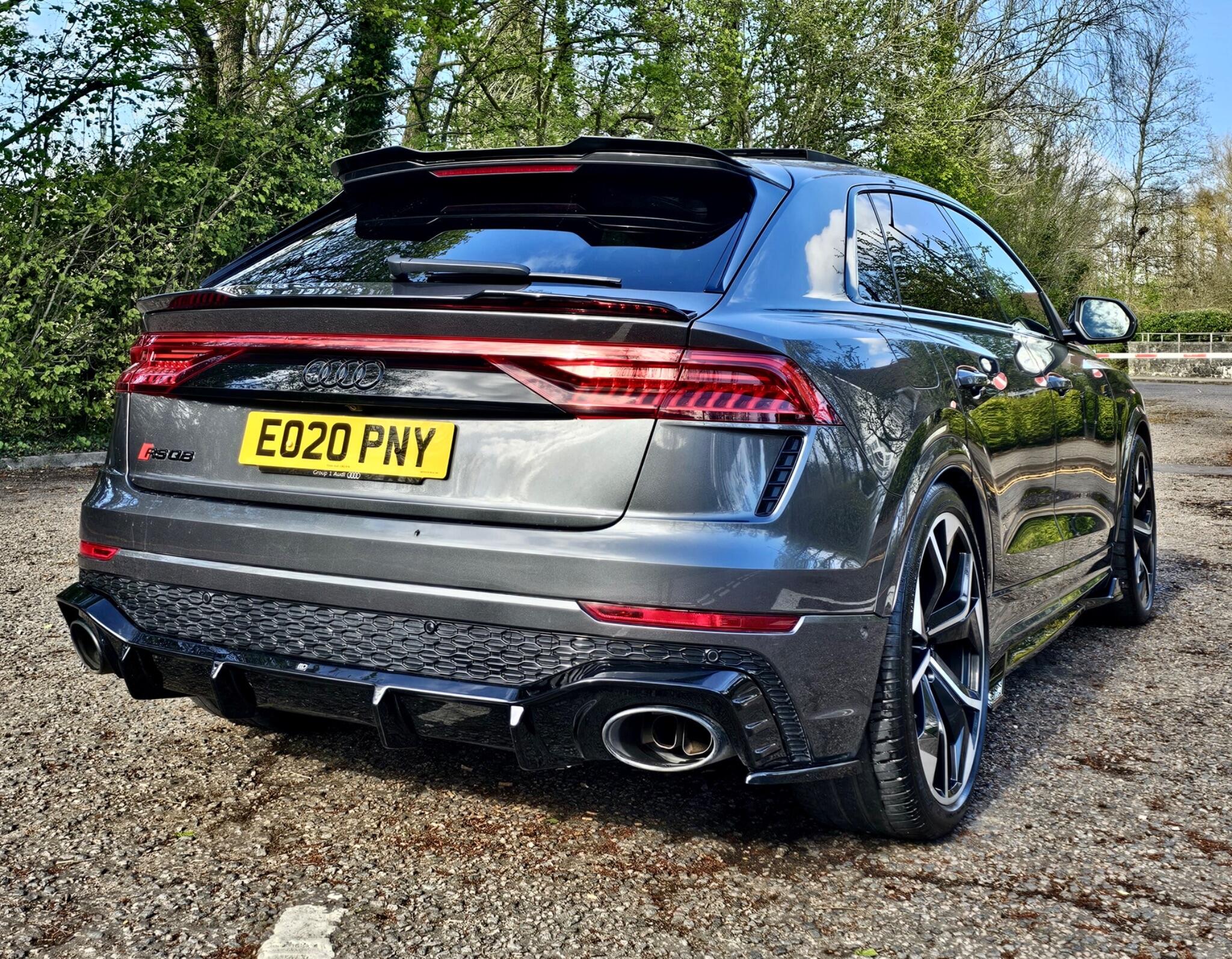 Audi RS Q8 view 3