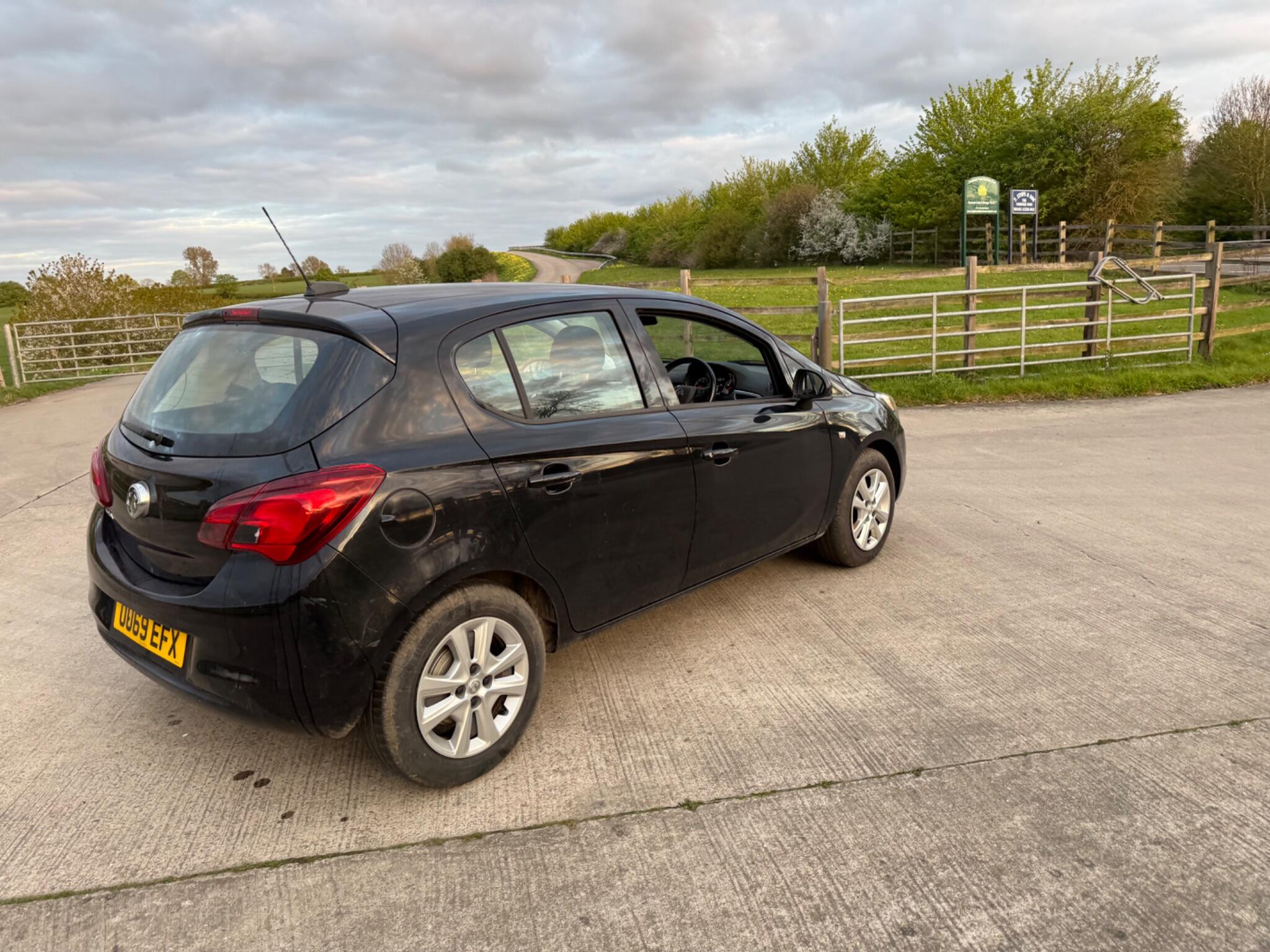 Vauxhall Corsa 1.4i Design Euro 6 (s/s) 5dr — photo 32 of 104