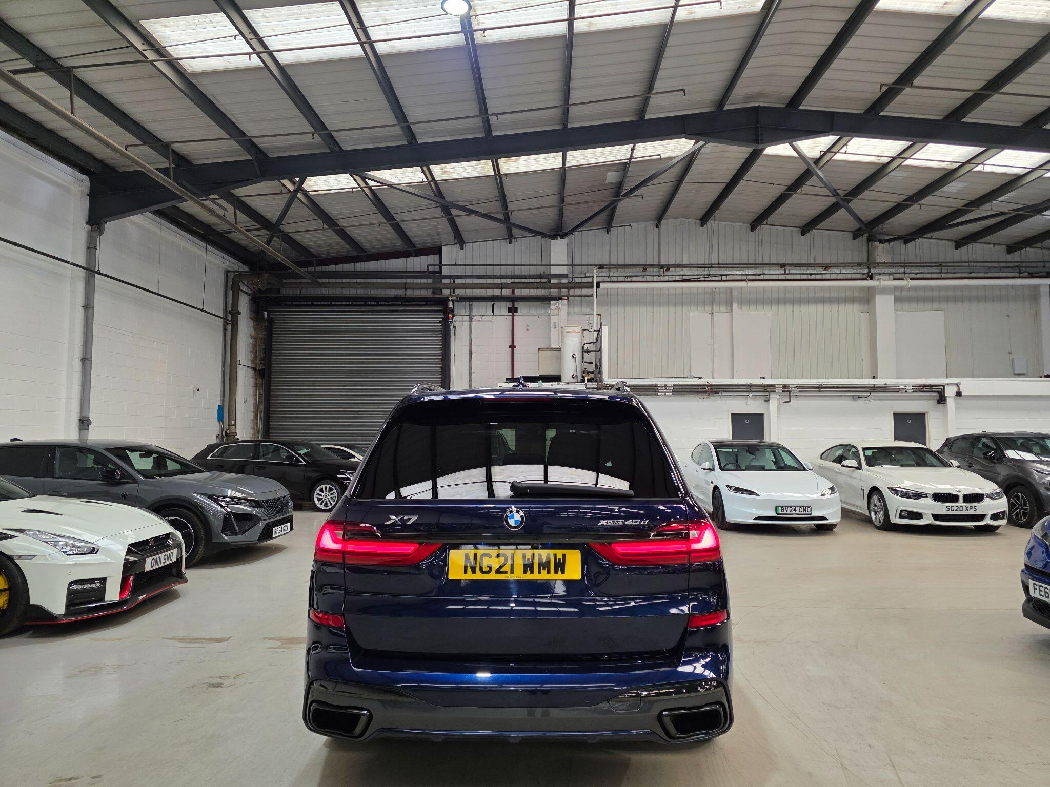 BMW X7 view 4