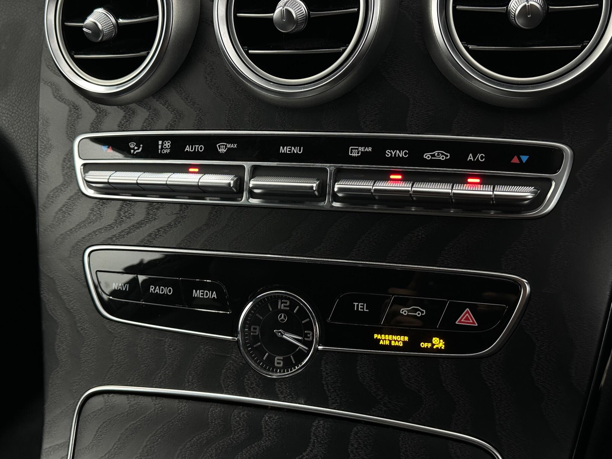 Mercedes-Benz C-Class view 23