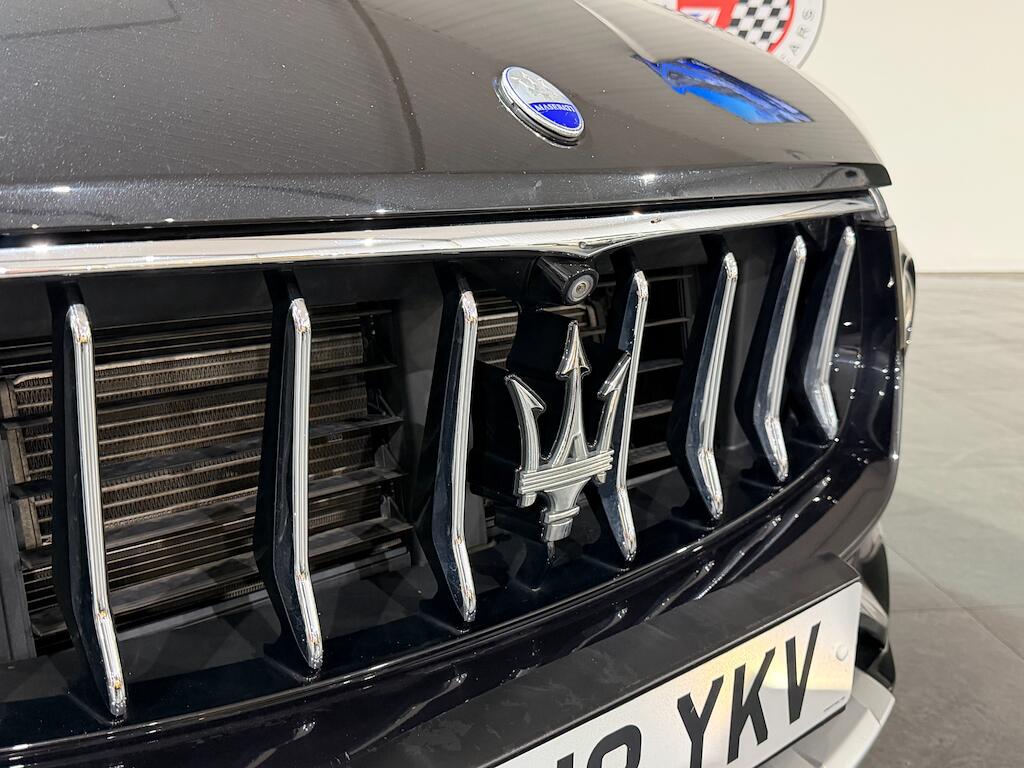 Maserati Levante view 60