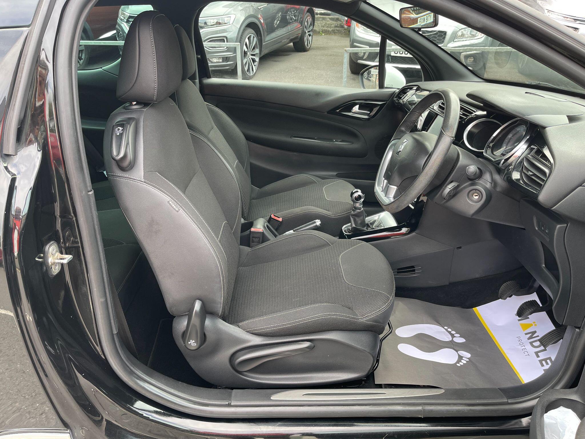 DS Automobiles DS 3 view 21