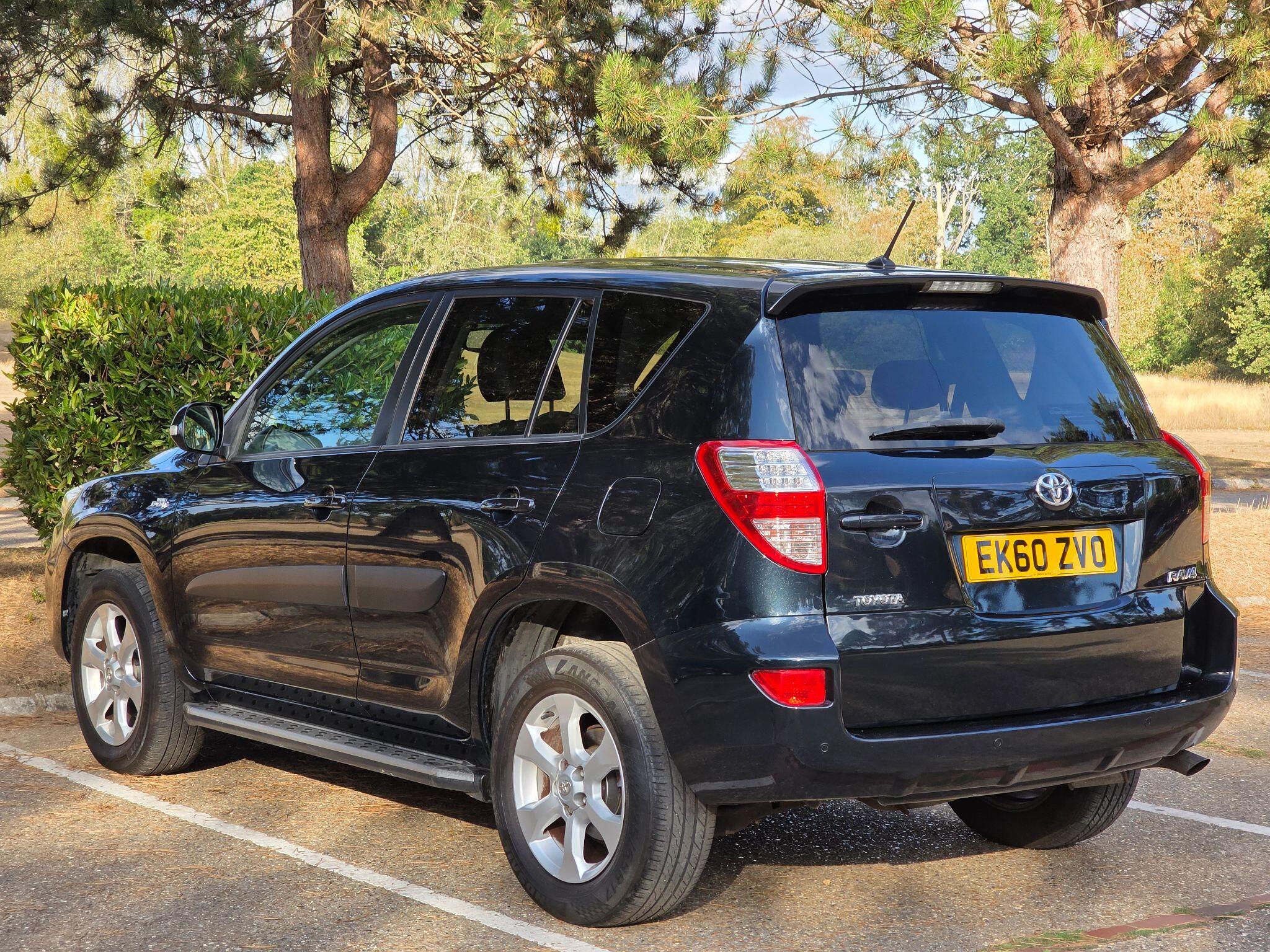 Toyota RAV4 view 9