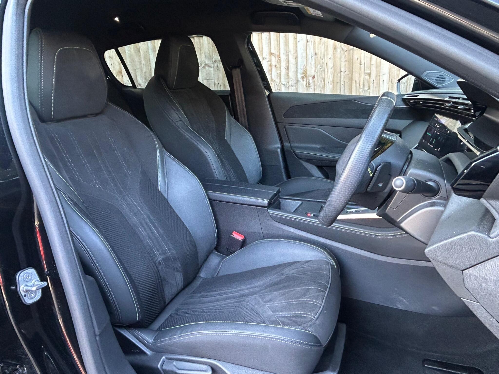 Peugeot 308 view 3