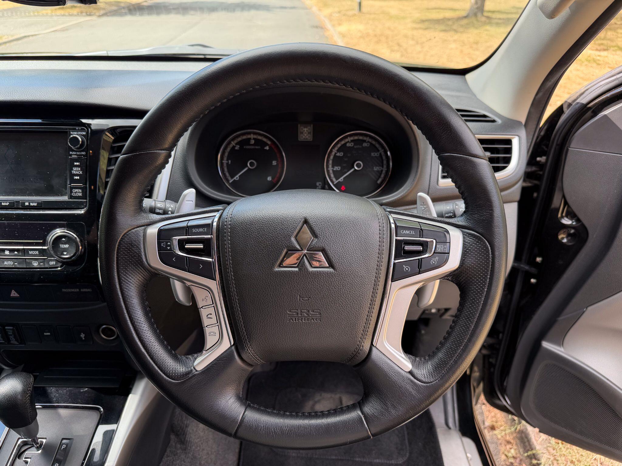 Mitsubishi L200 view 9