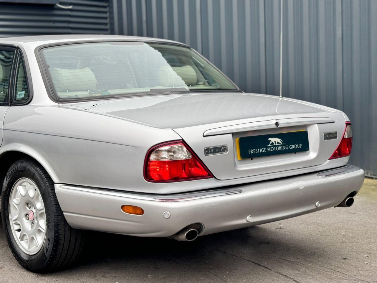 Jaguar XJ view 33