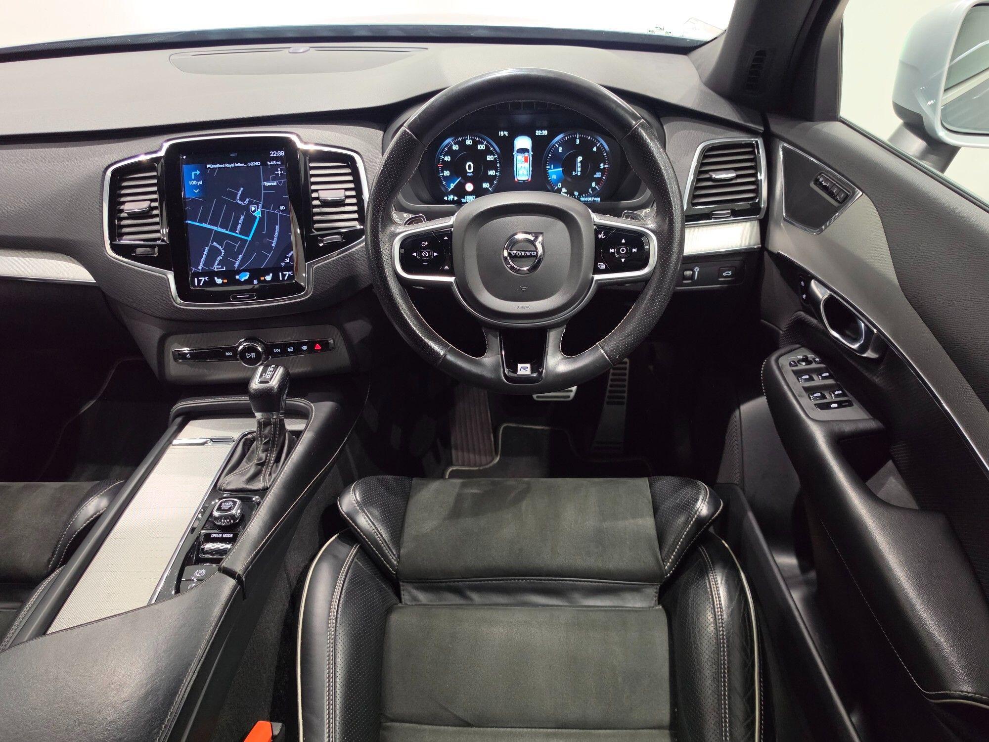 Volvo XC90 view 31