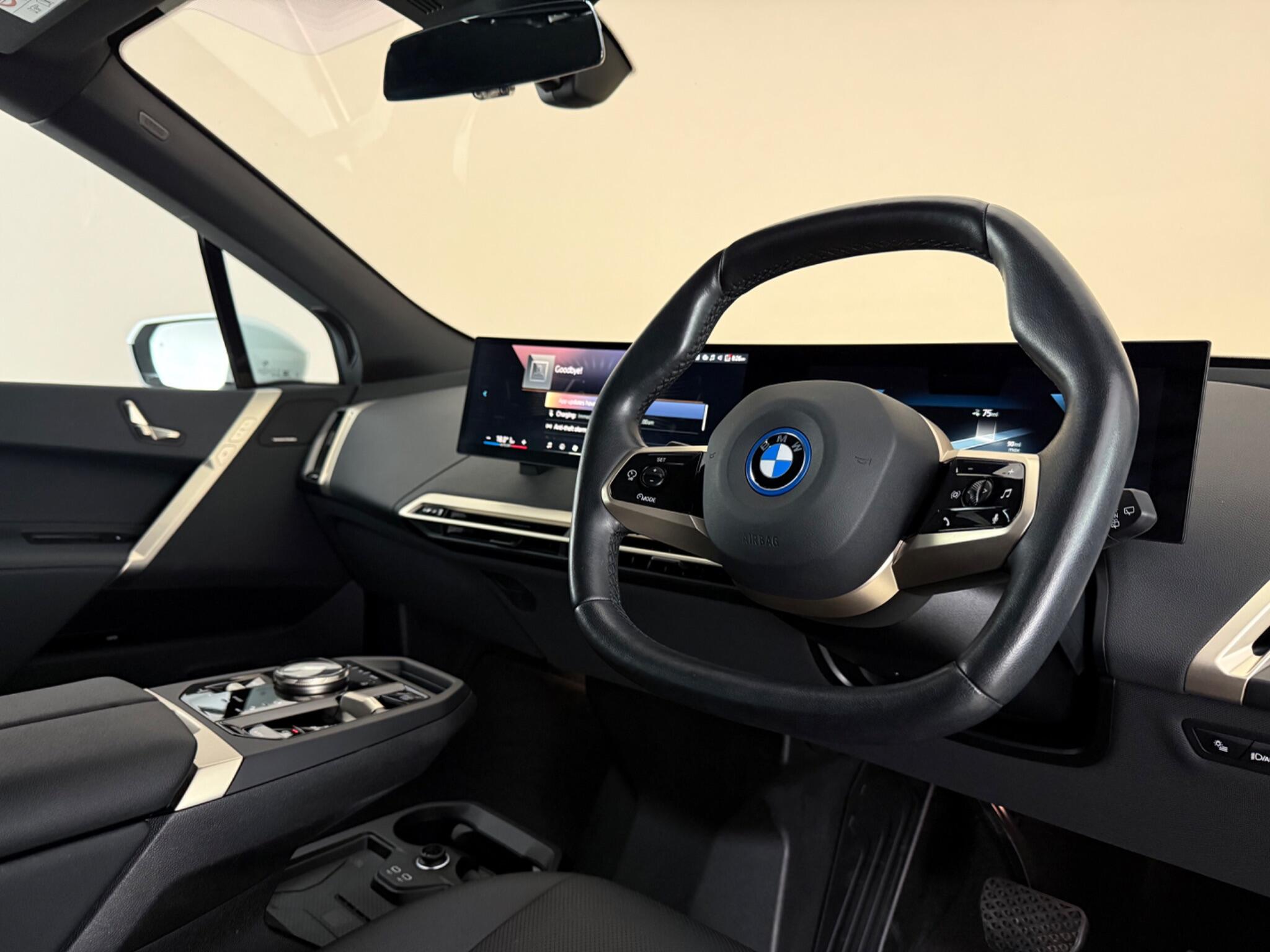 BMW Ix view 3