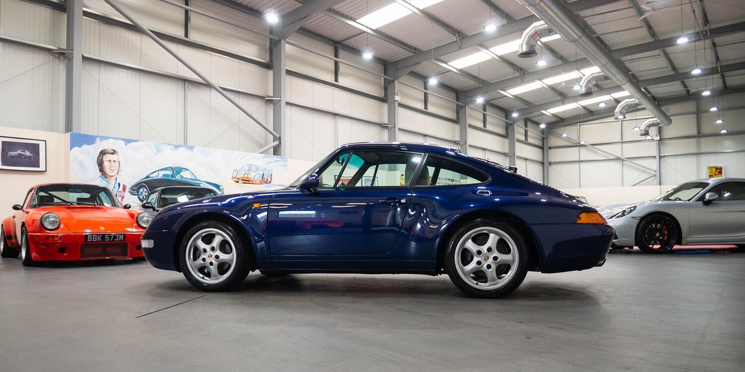 Porsche 911 view 7